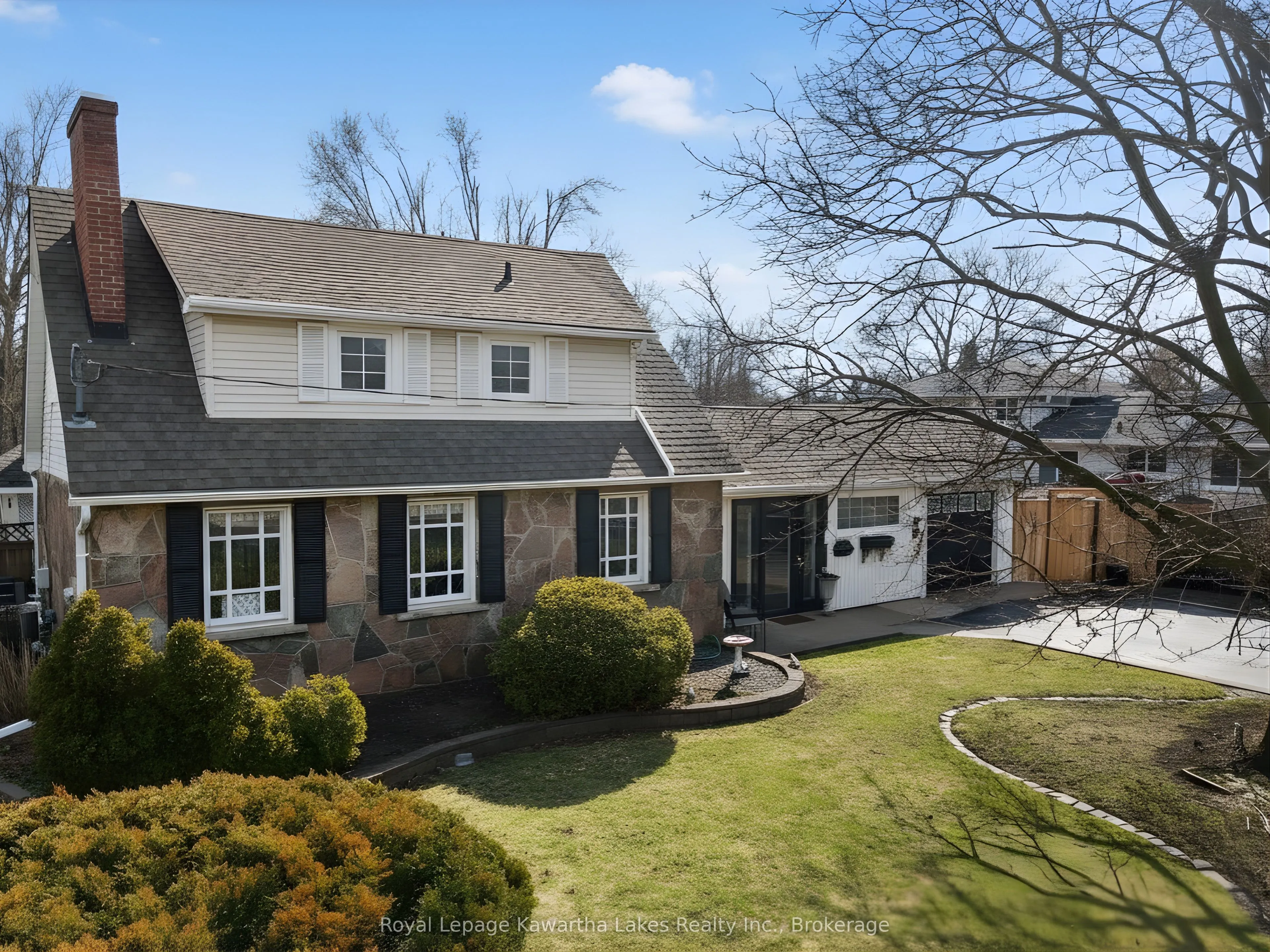 114 Colborne Street W