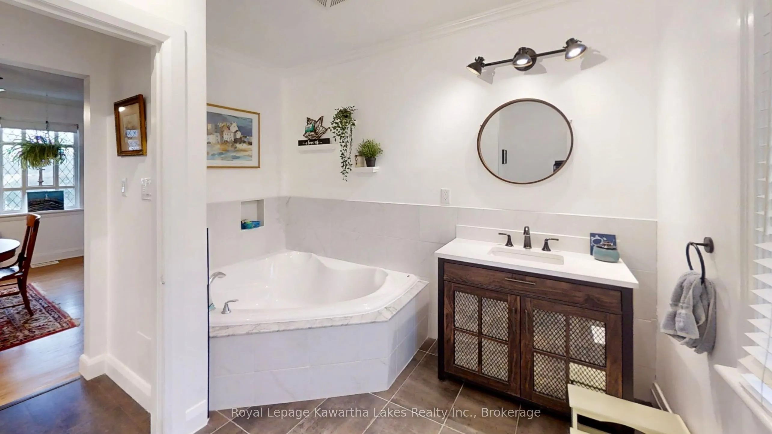 114 Colborne Street W