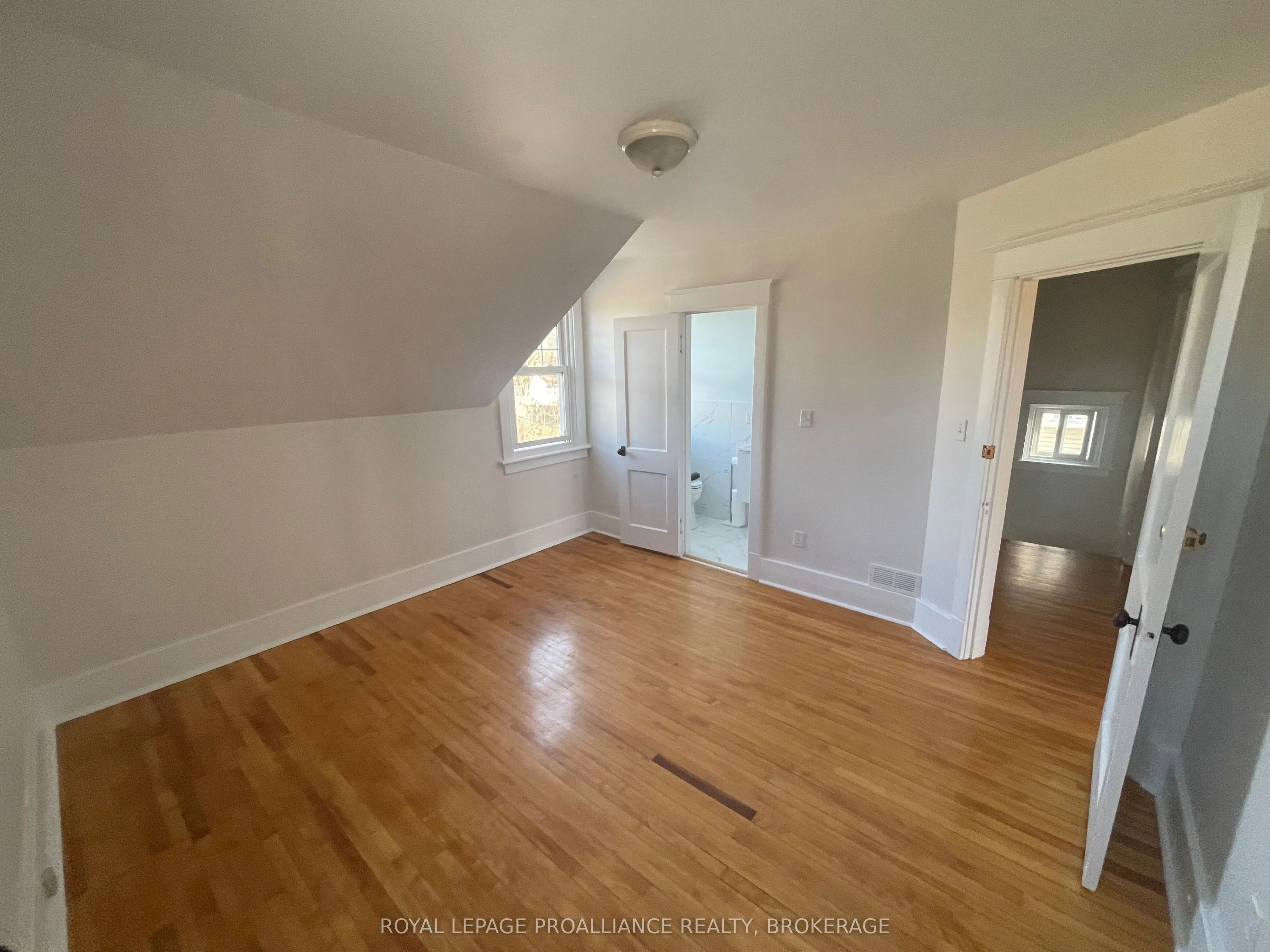 260 Collingwood Street