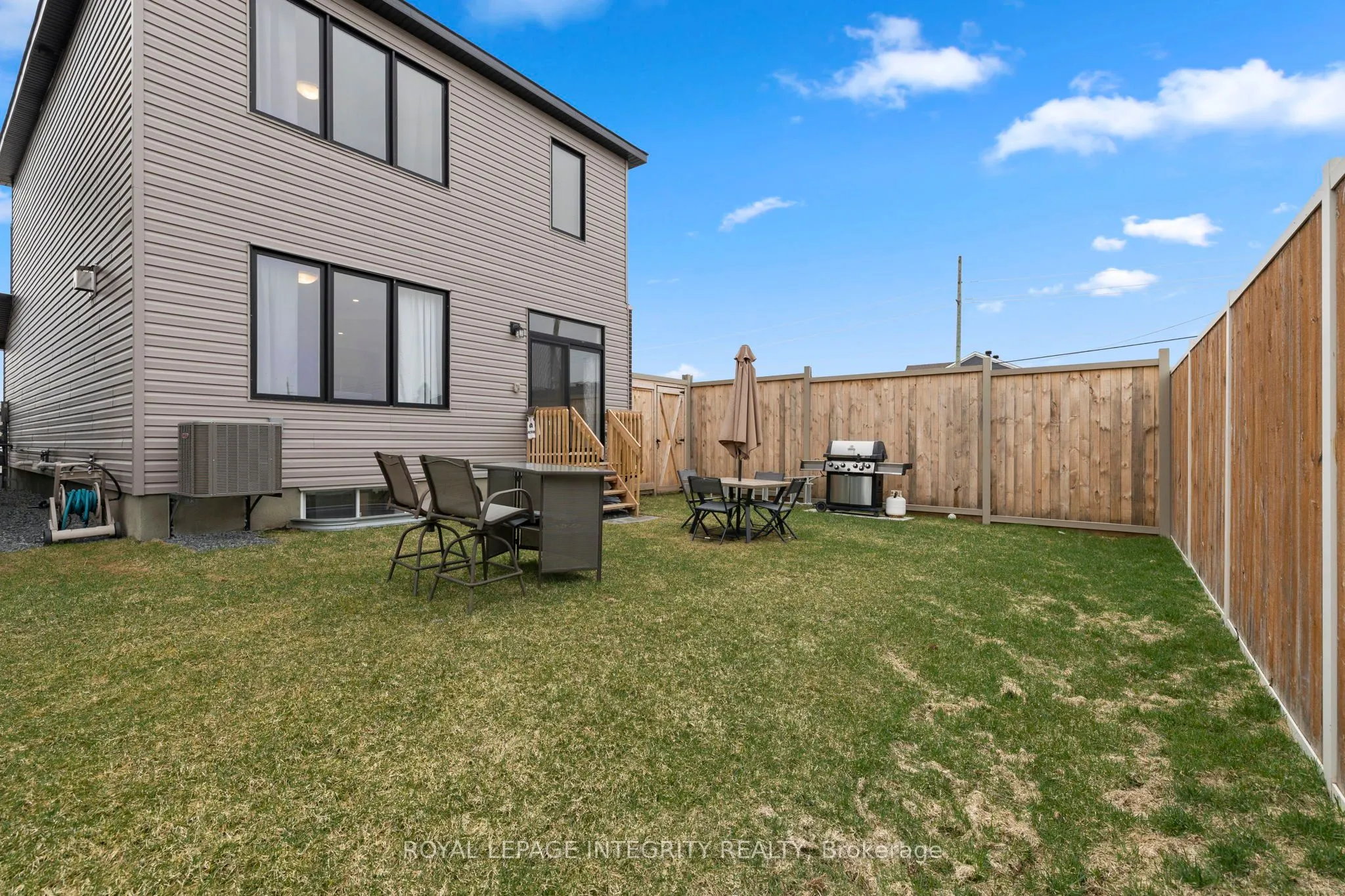 142 Shallow Pond Place E