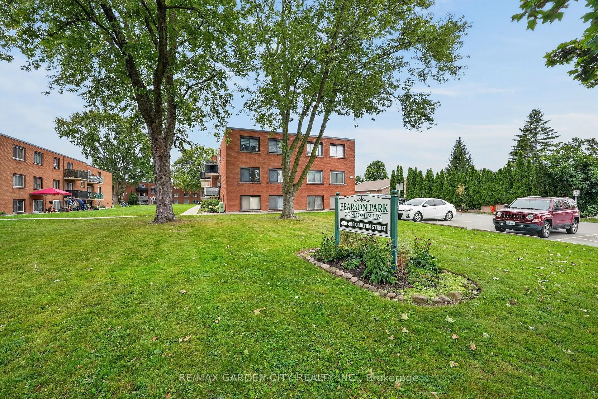 452 Carlton Street S #37