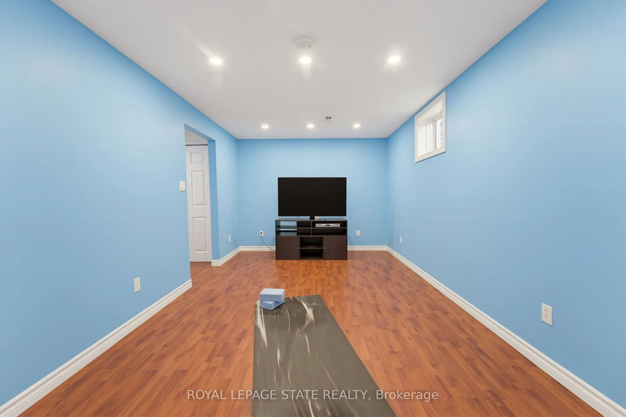 40 Braemar Avenue #2