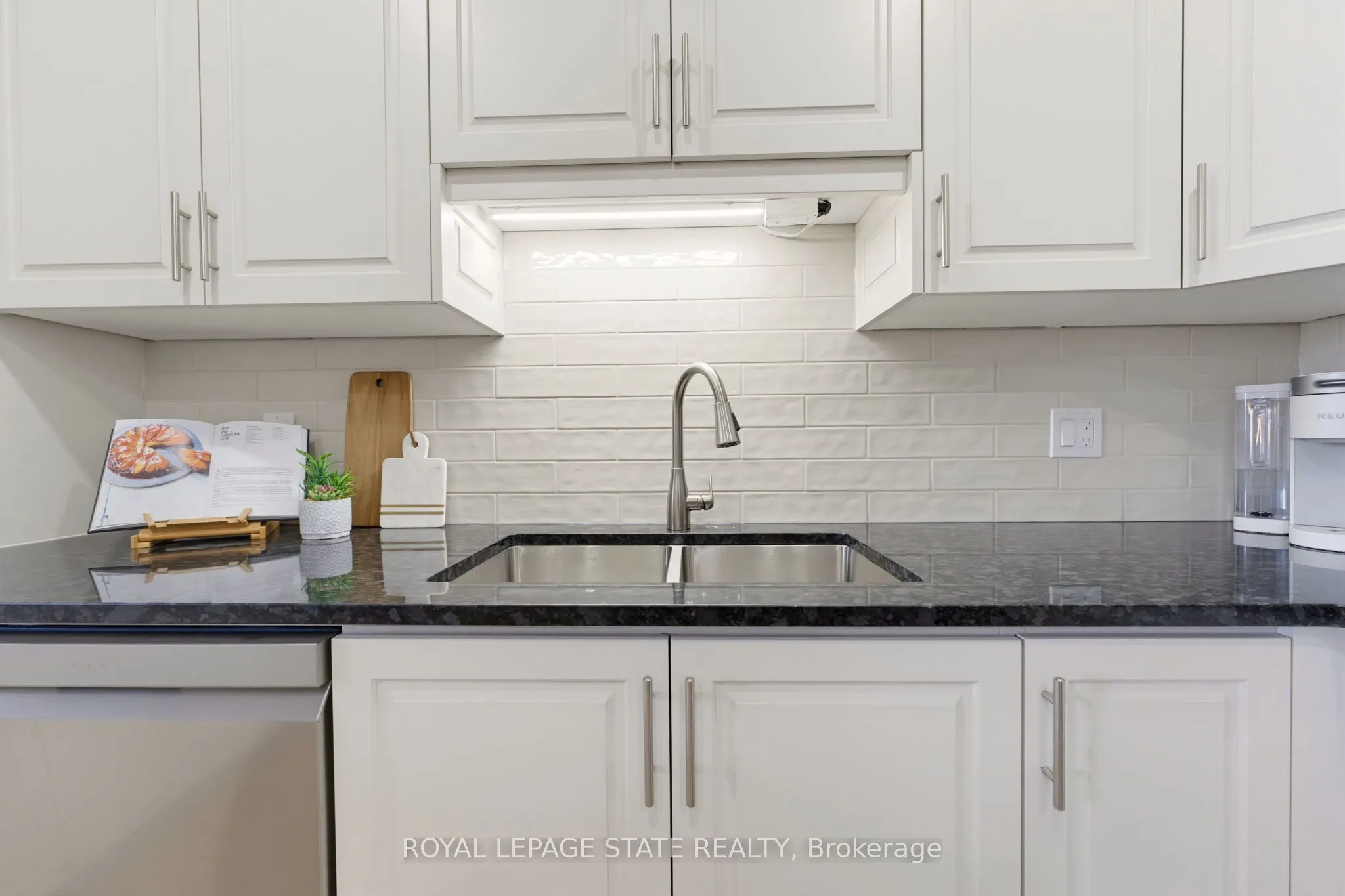 40 Braemar Avenue #2