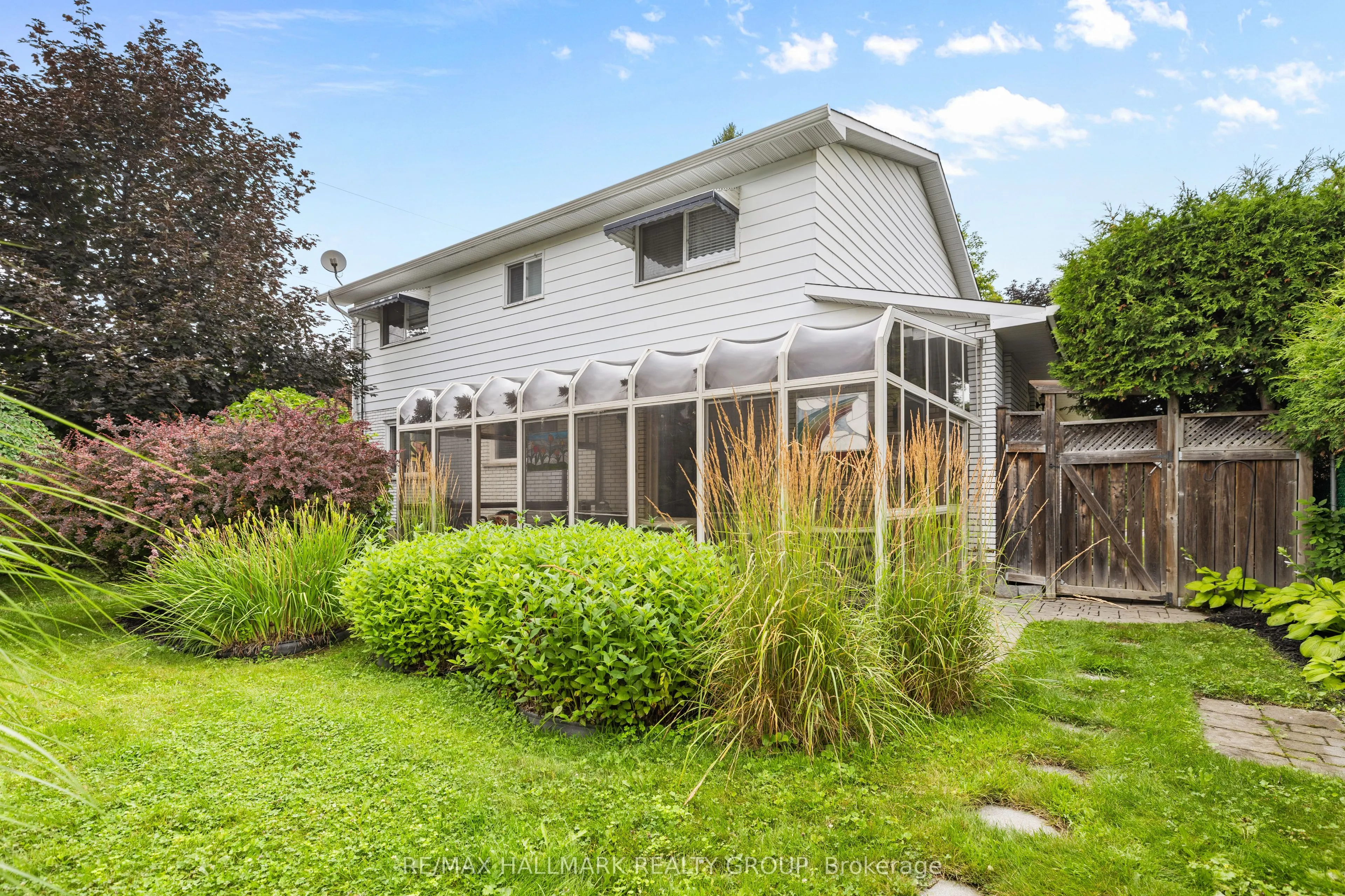 932 Dresden Crescent