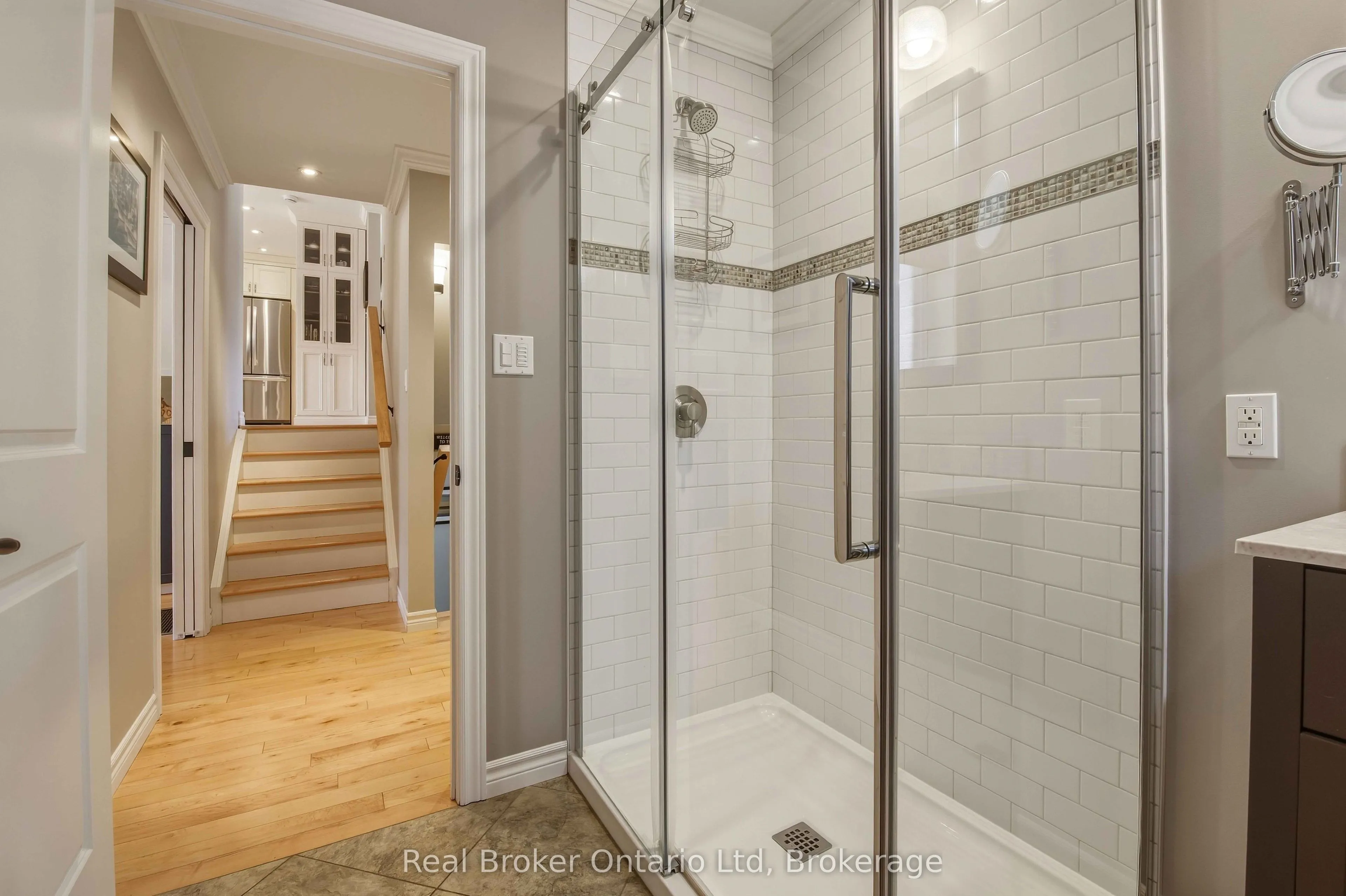 126 5th Avenue E