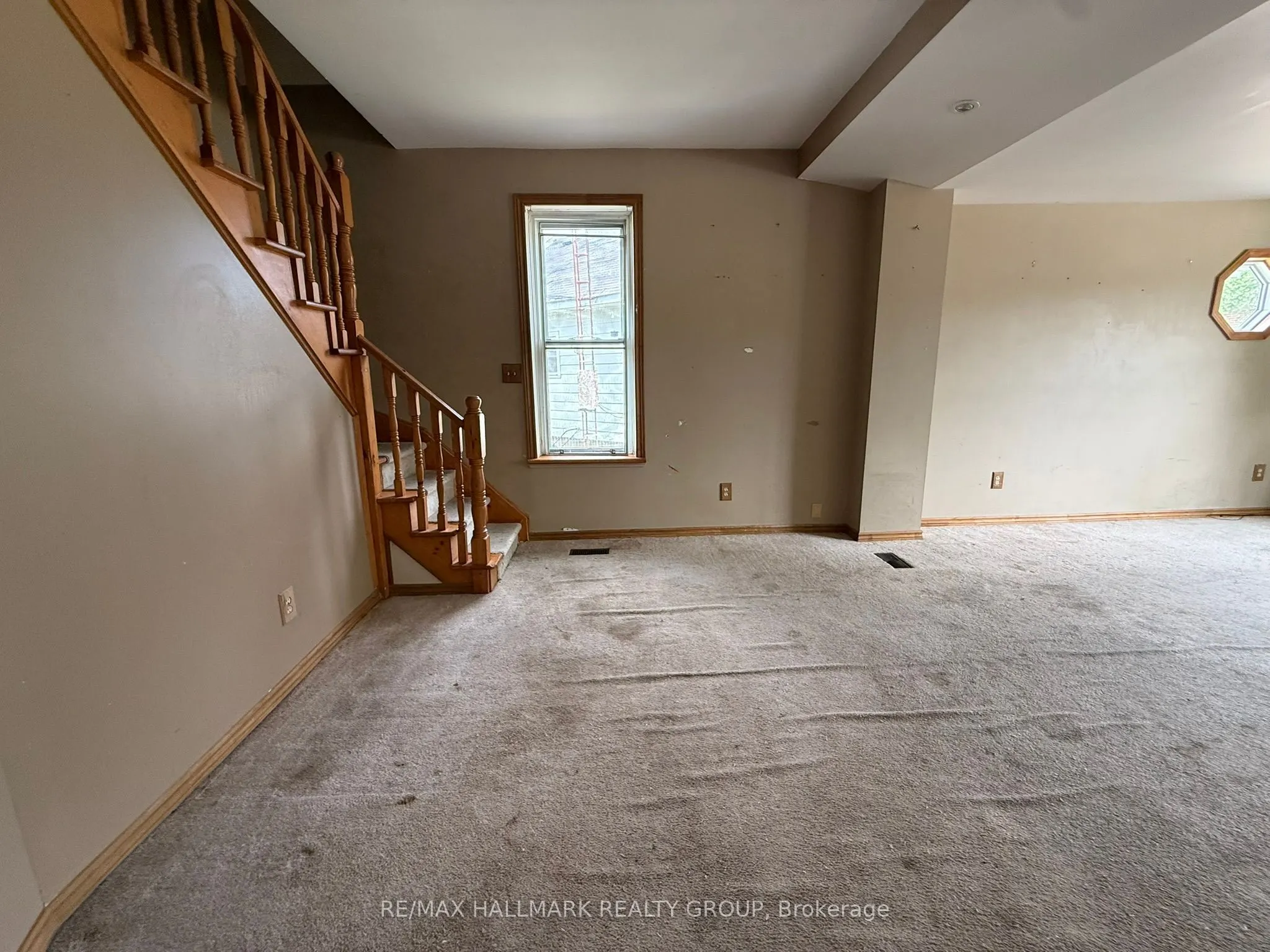 12 Circle Drive S