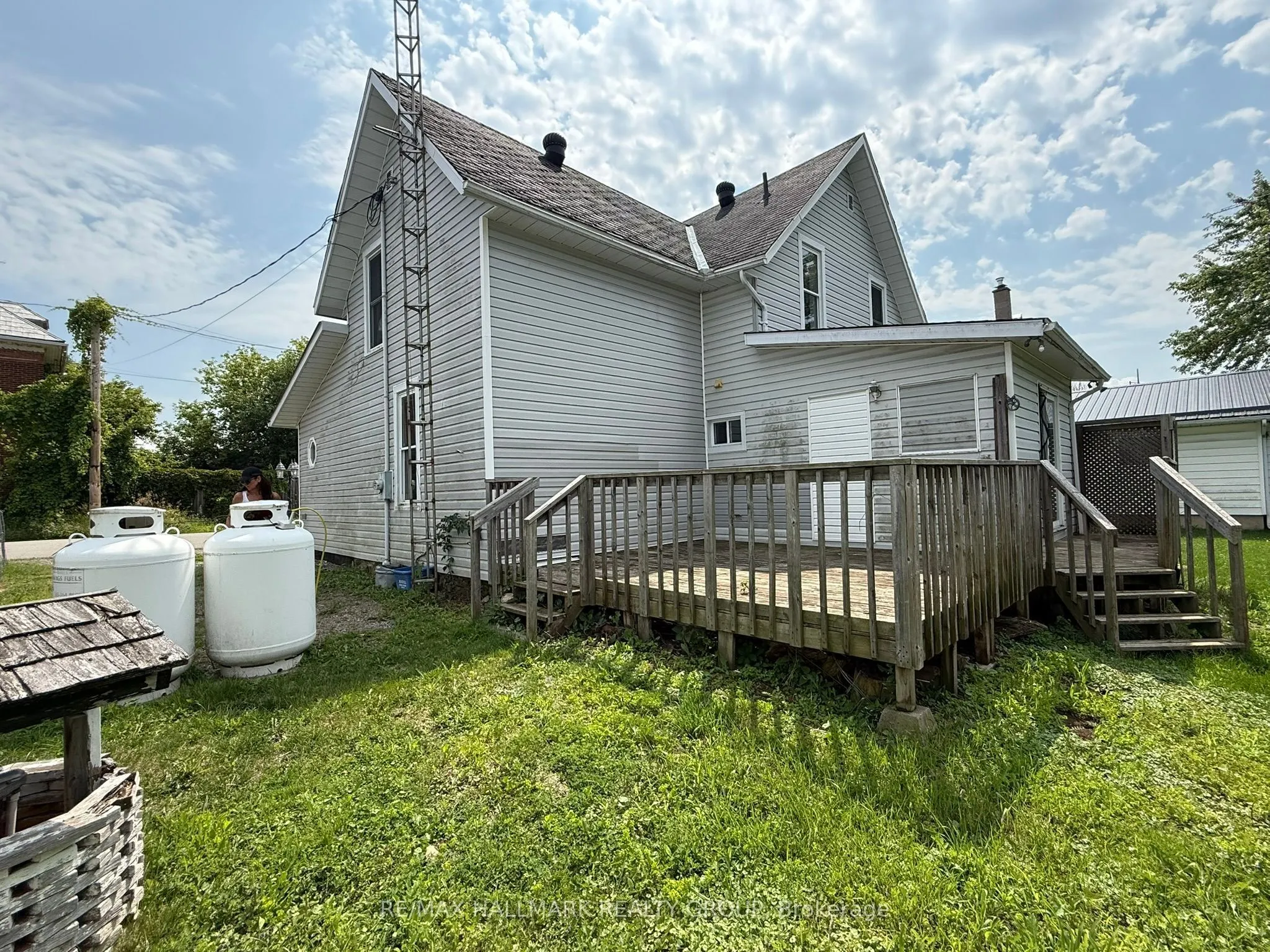 12 Circle Drive S