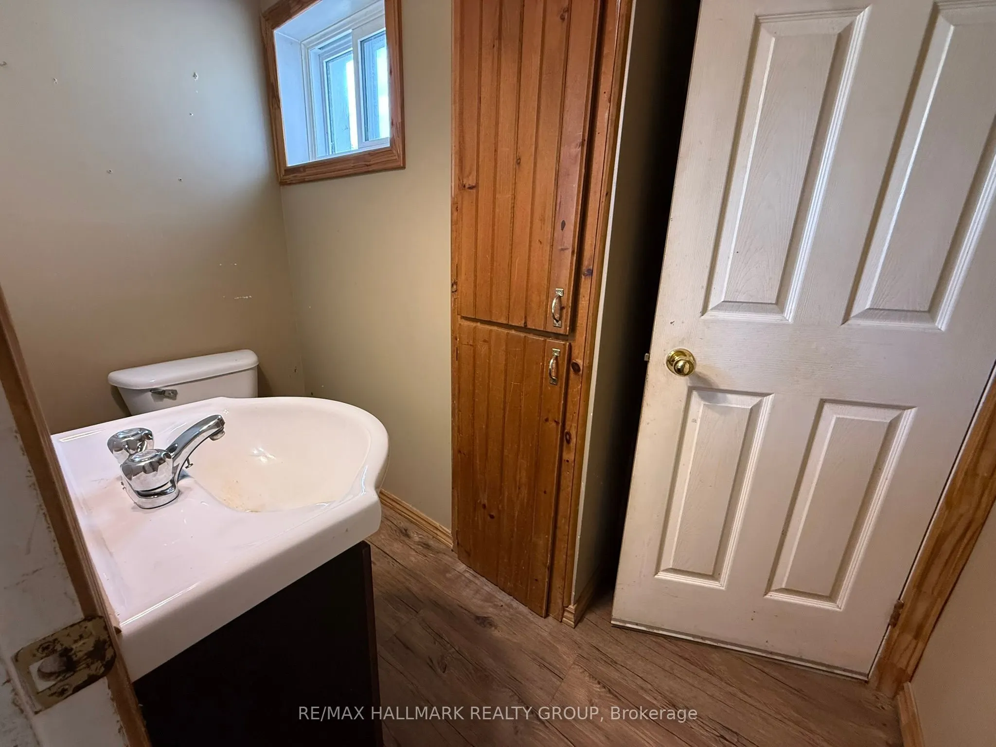 12 Circle Drive S