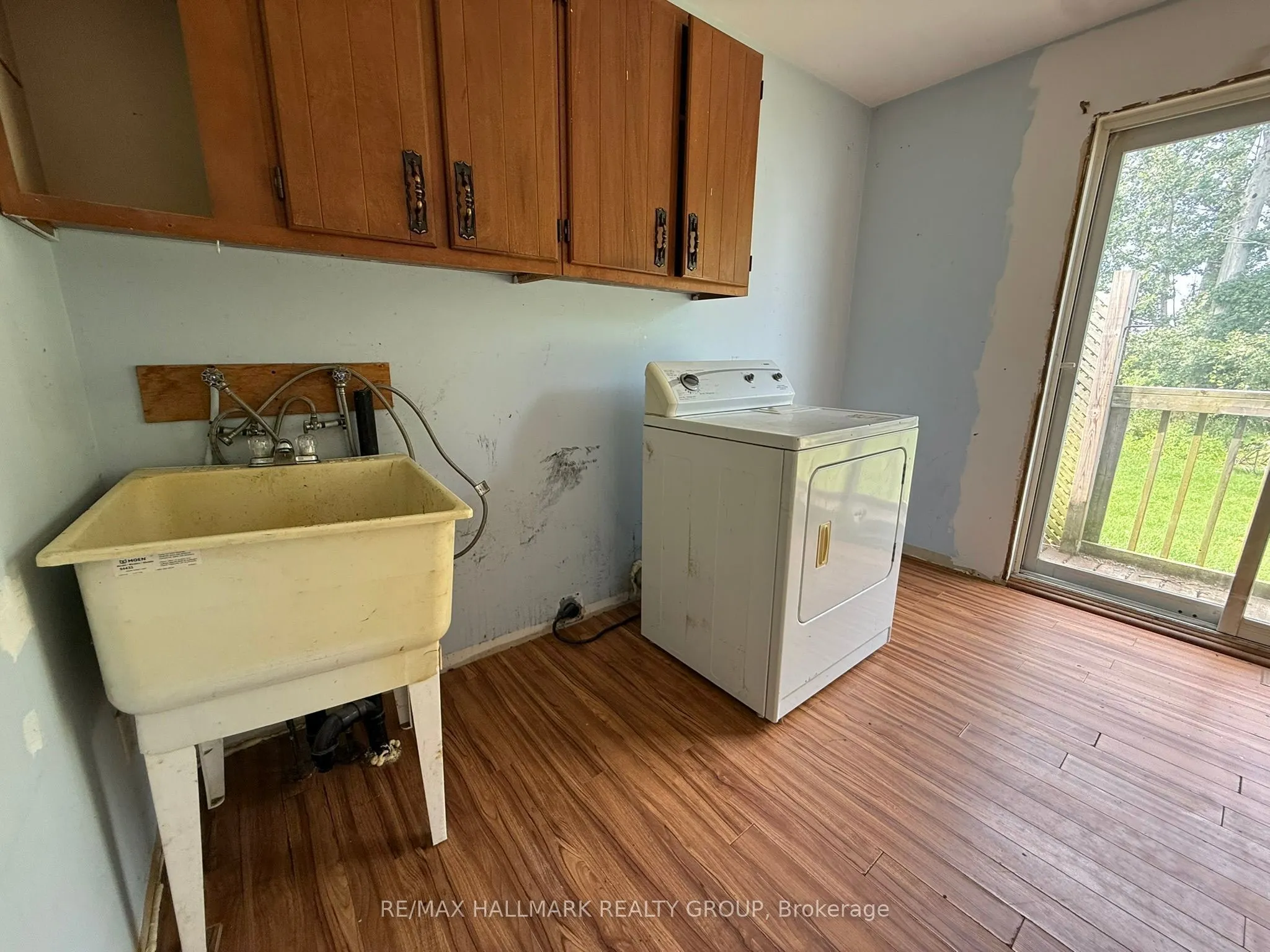 12 Circle Drive S