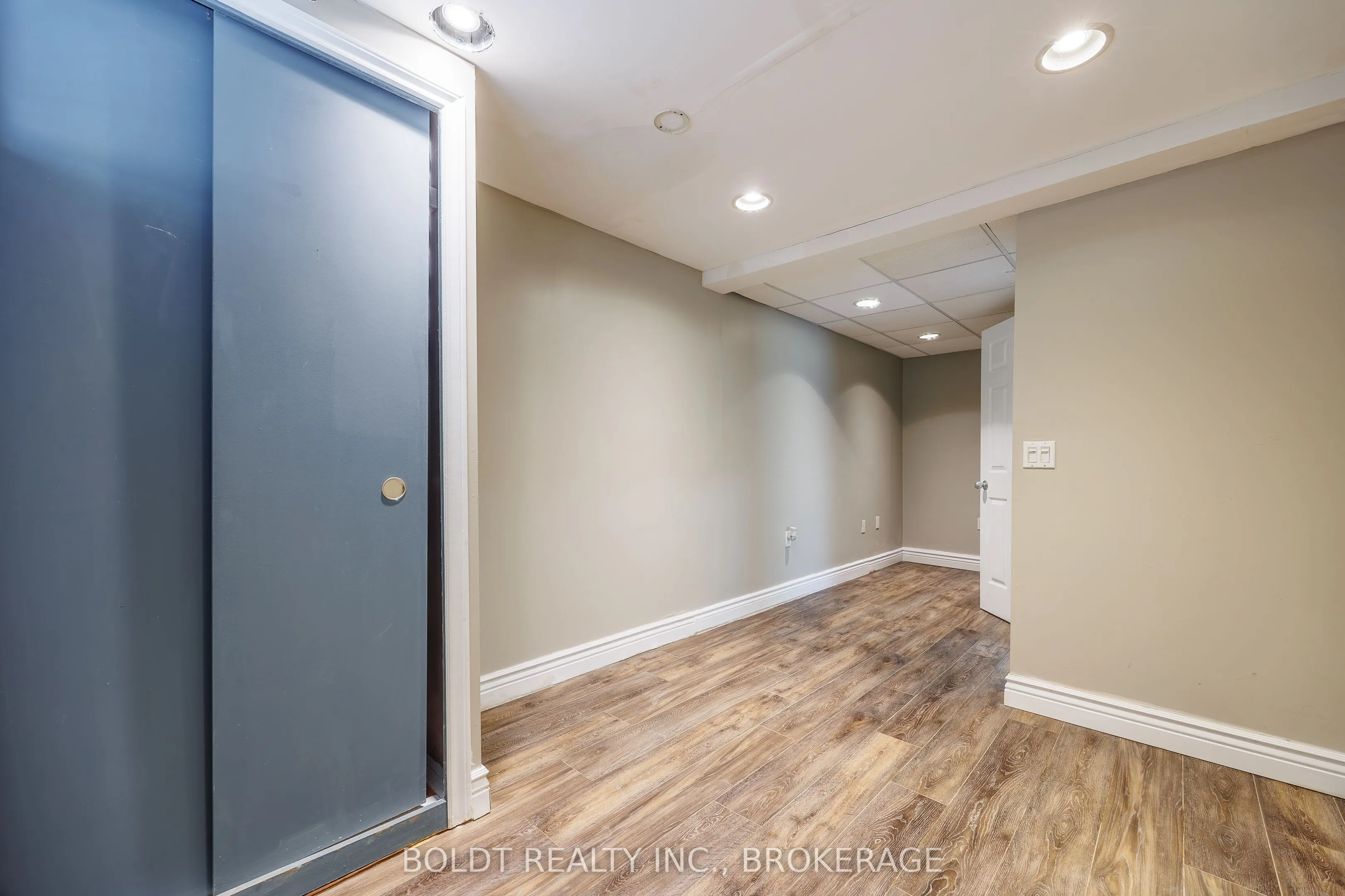 35 Rivercrest Drive
