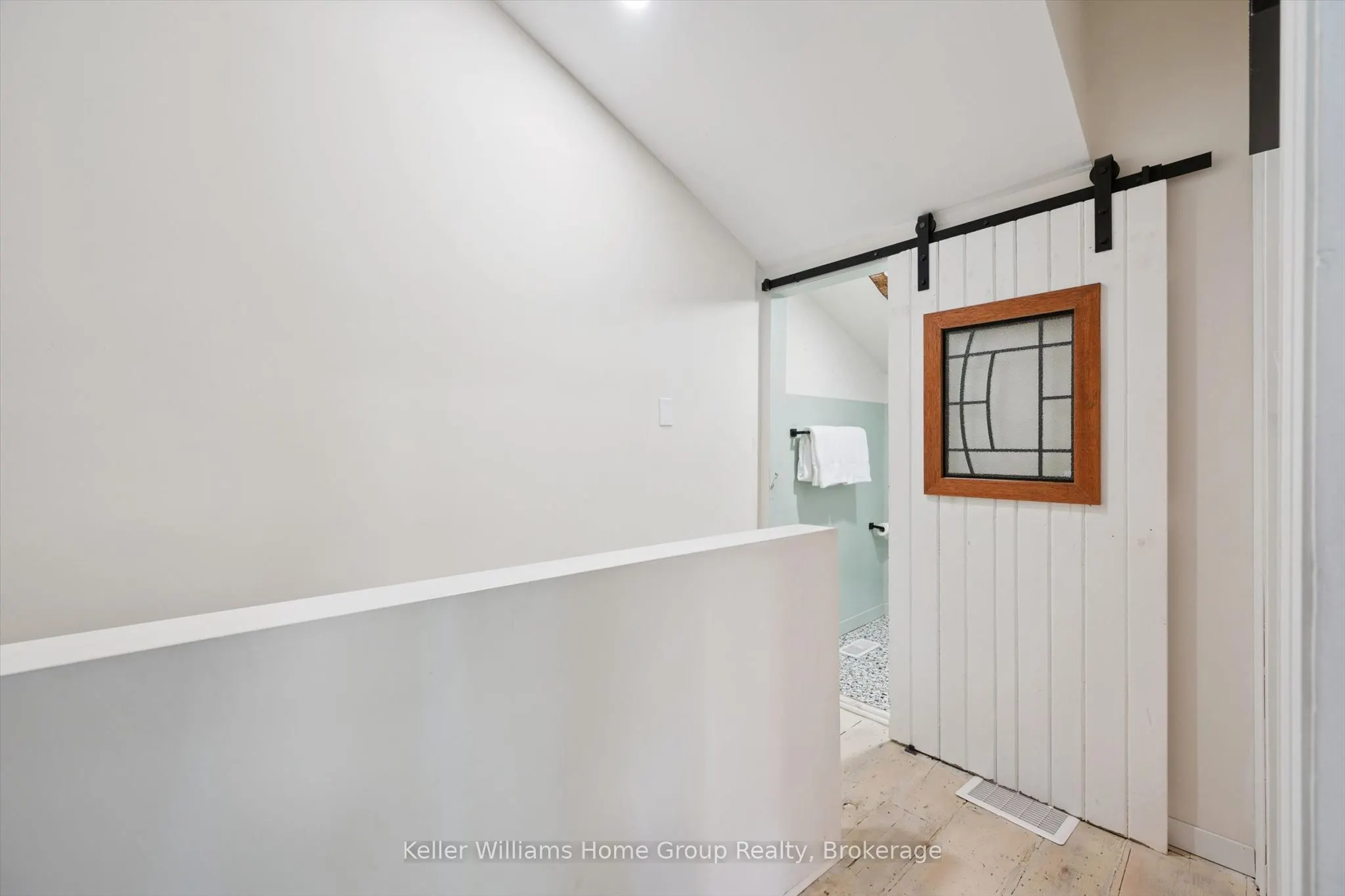 37 Arthur Street N