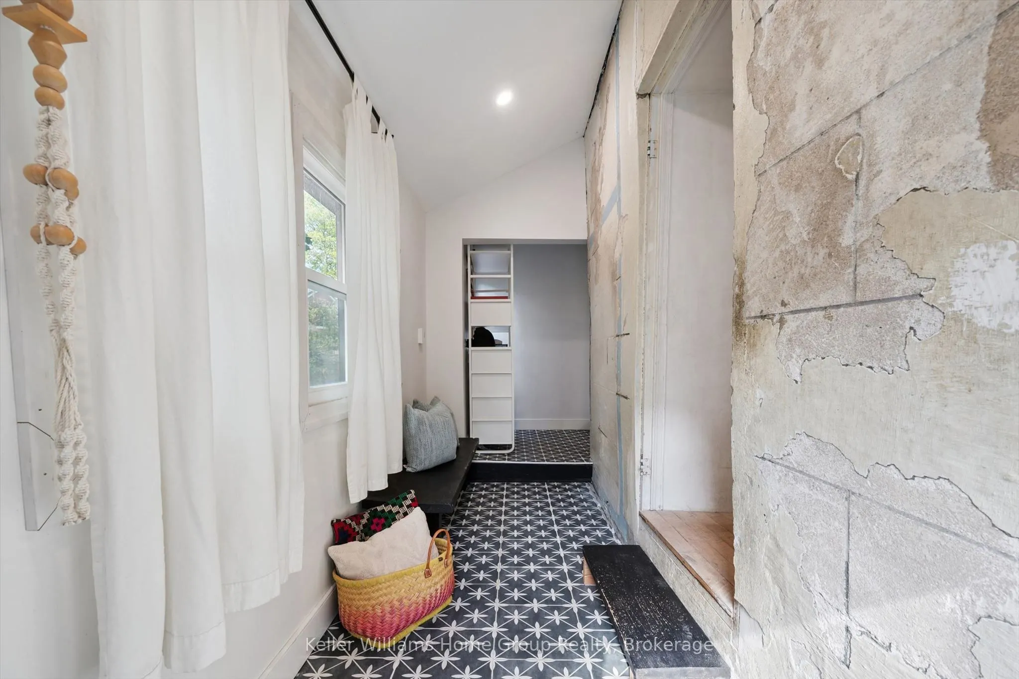 37 Arthur Street N