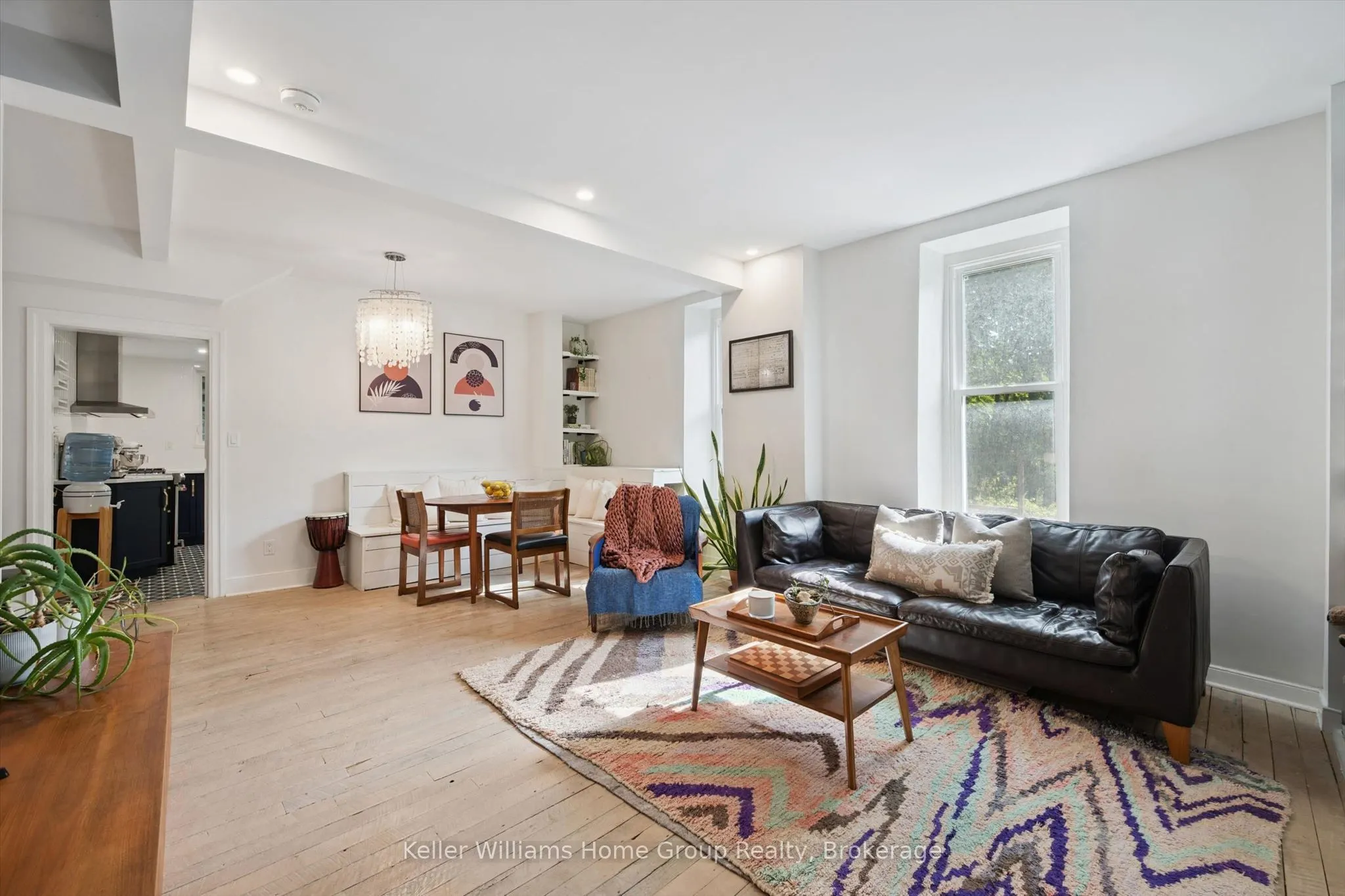 37 Arthur Street N