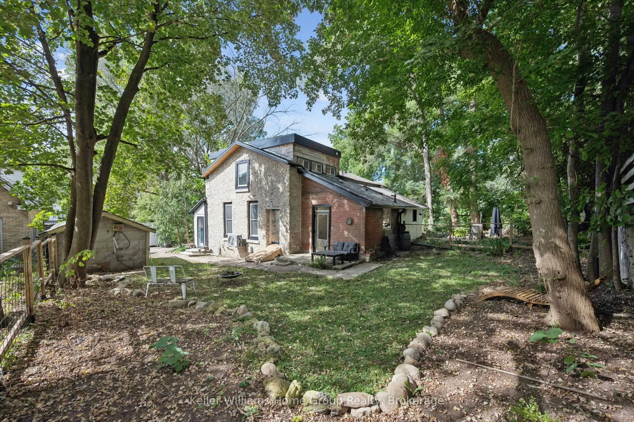 37 Arthur Street N