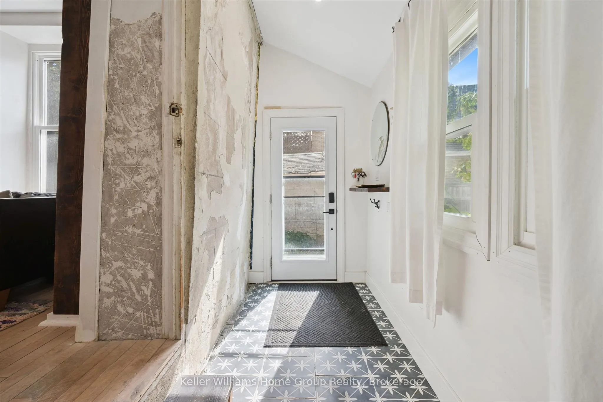 37 Arthur Street N