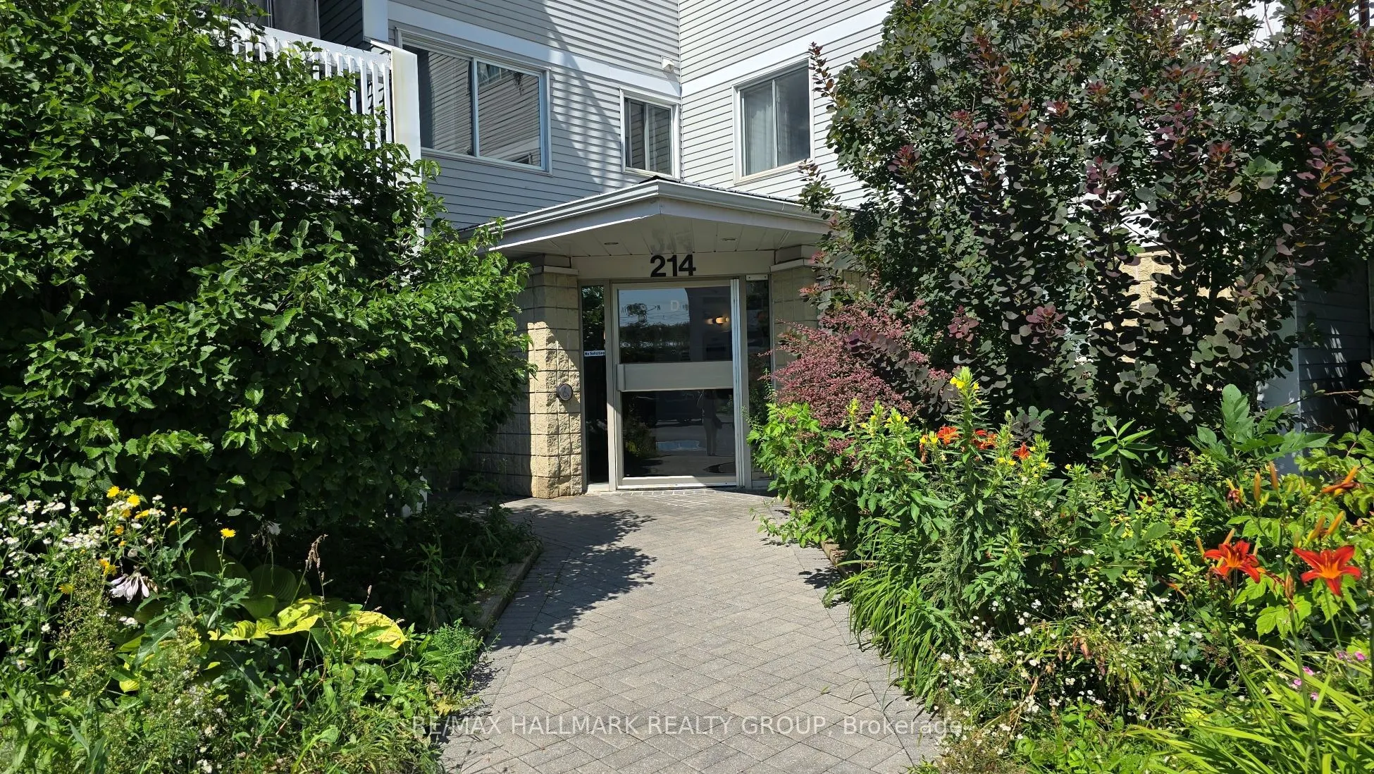 214 Viewmount Drive #101