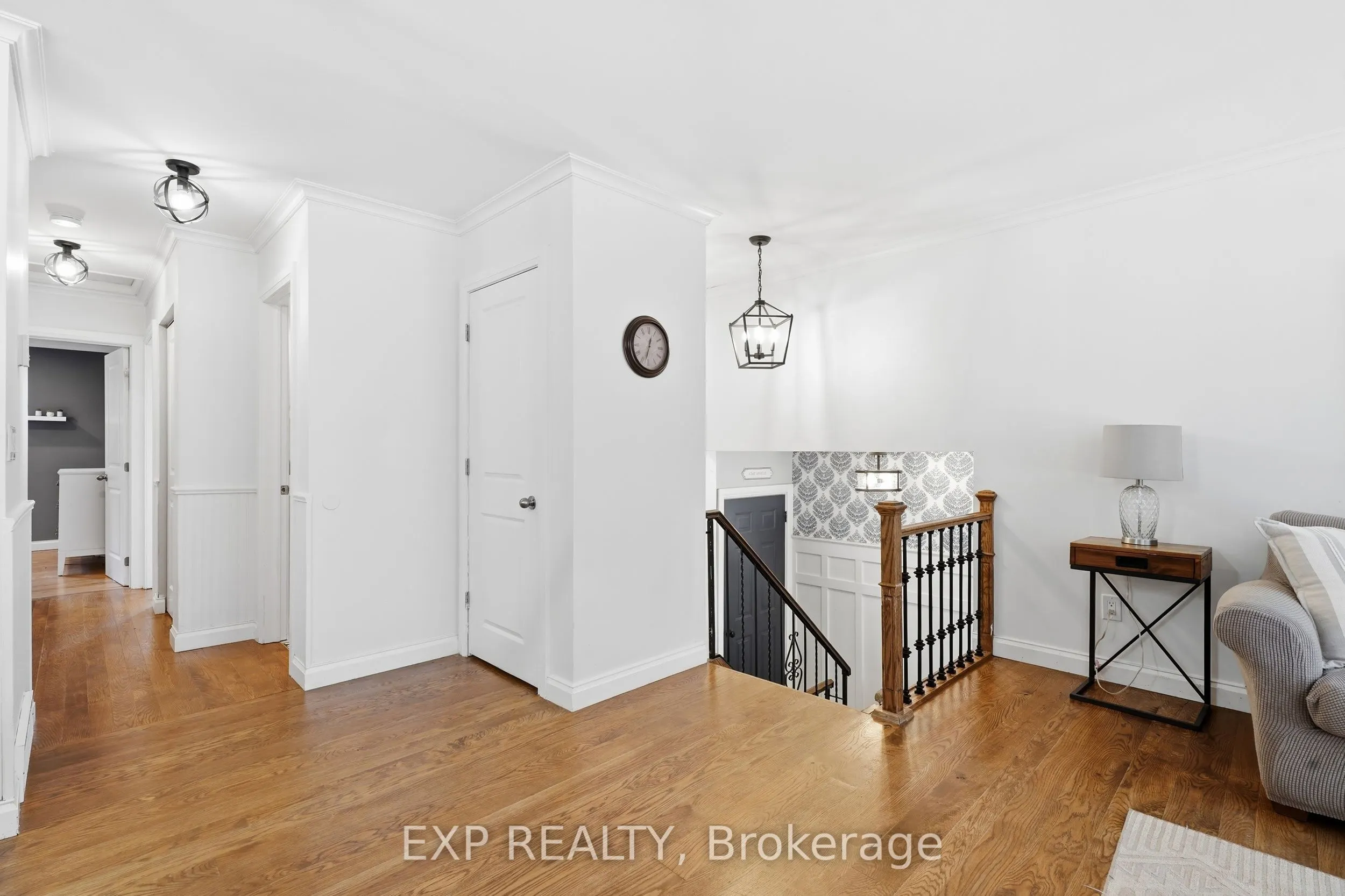 72 Crestlynn Crescent