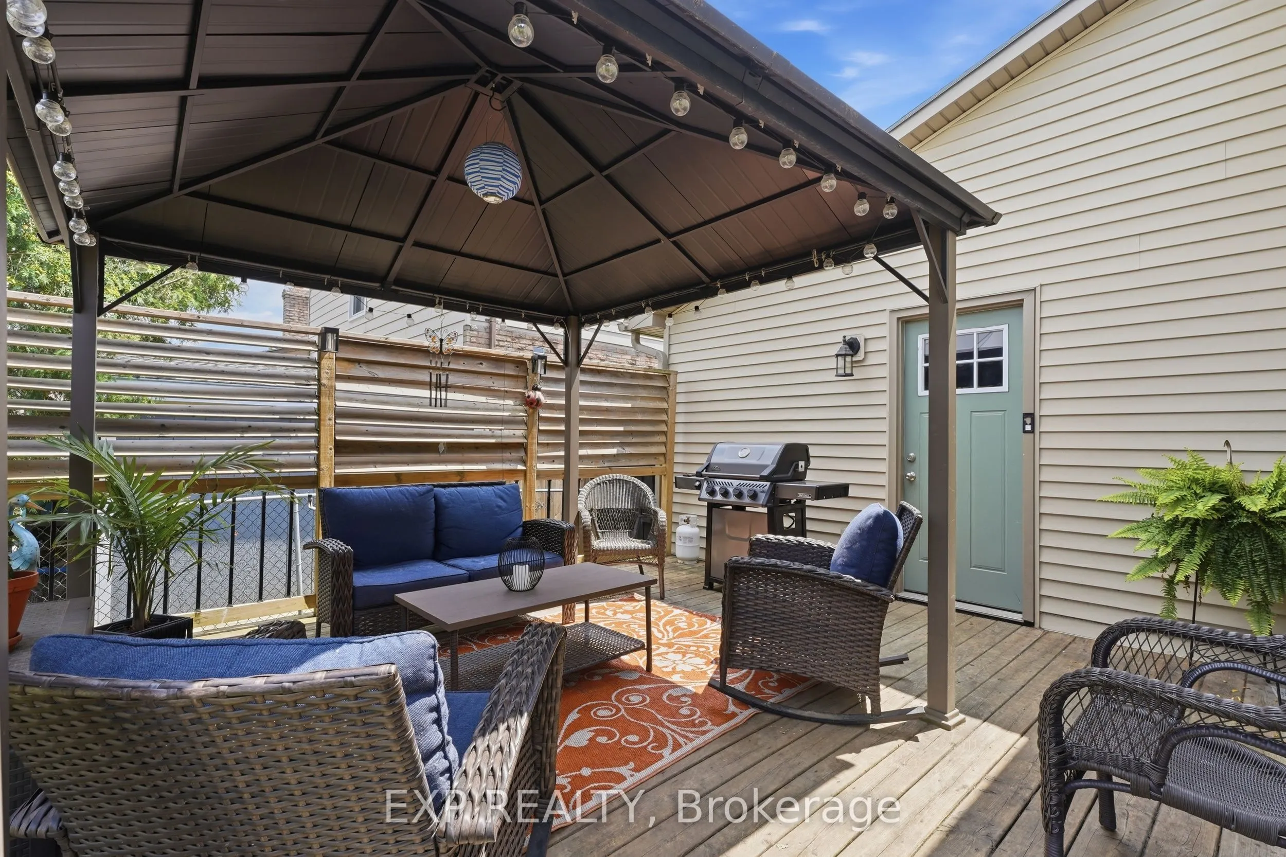 72 Crestlynn Crescent