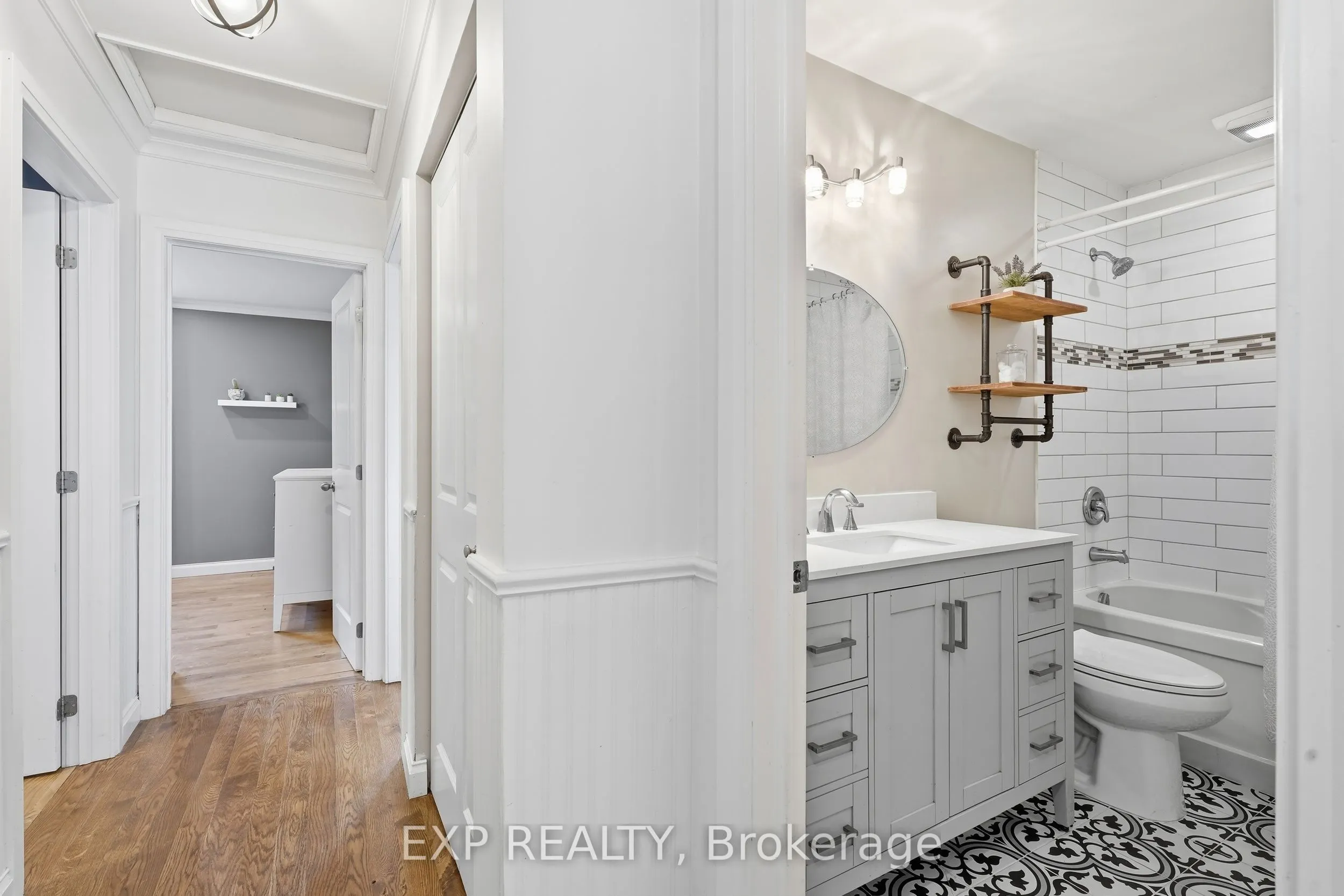 72 Crestlynn Crescent