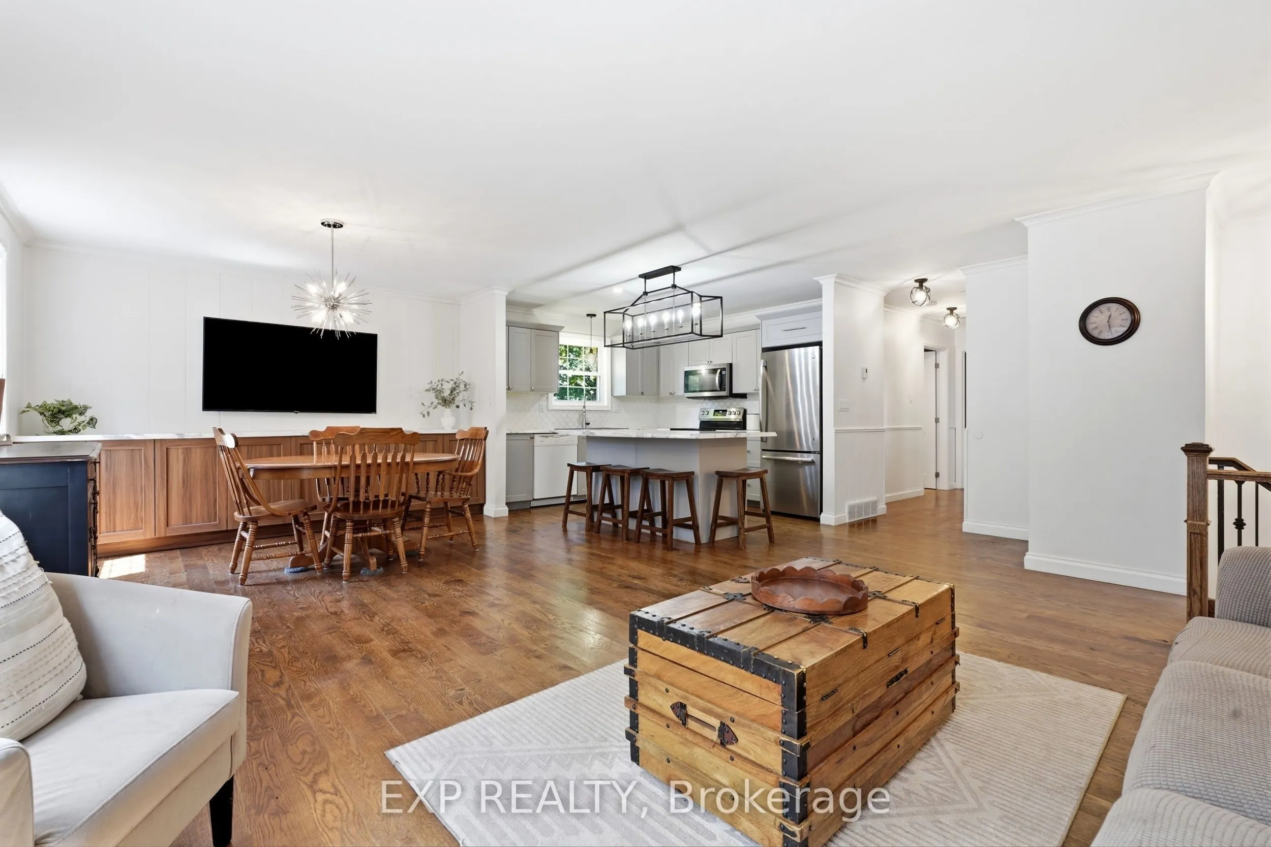 72 Crestlynn Crescent