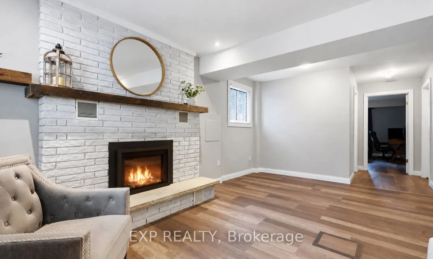 72 Crestlynn Crescent