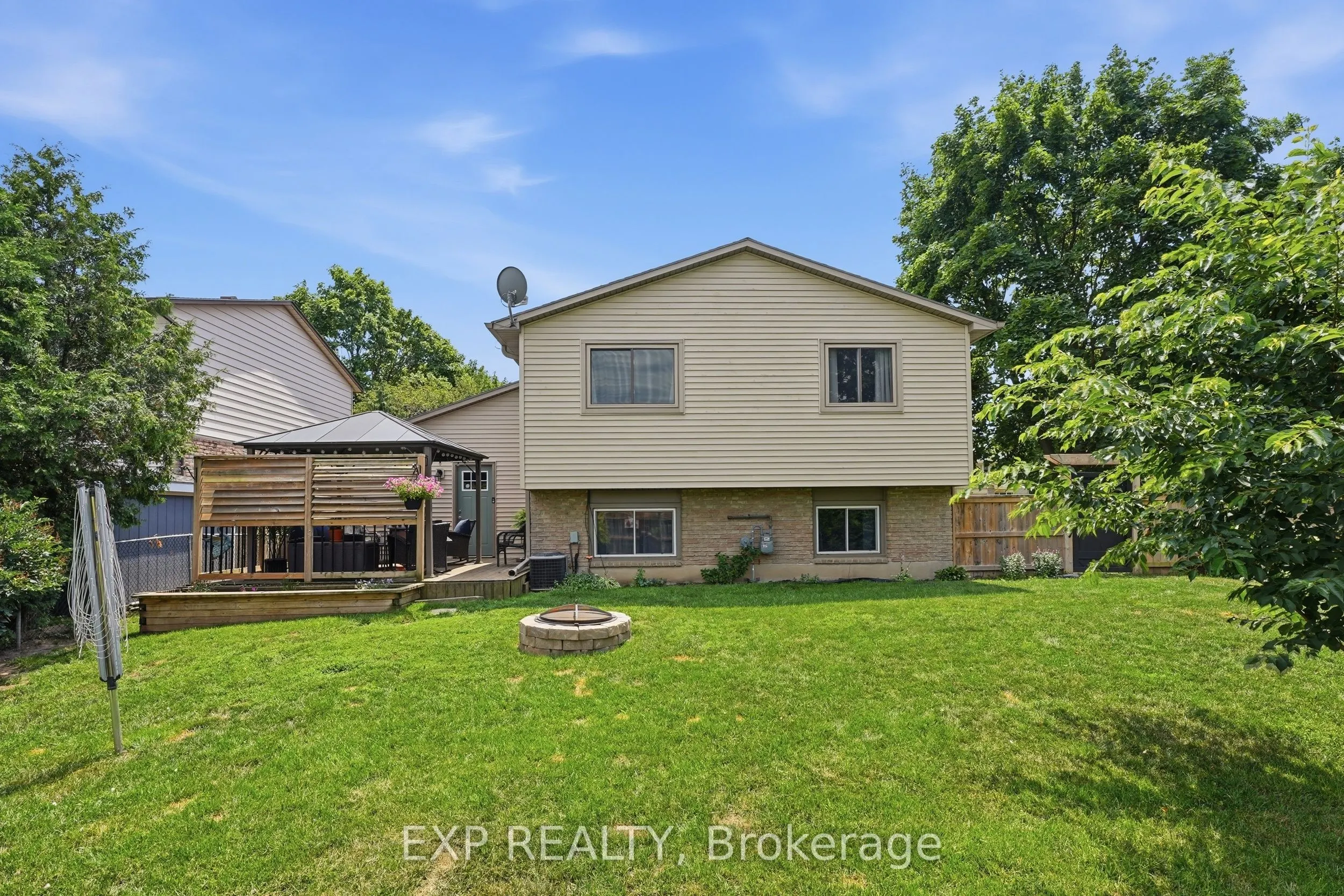 72 Crestlynn Crescent