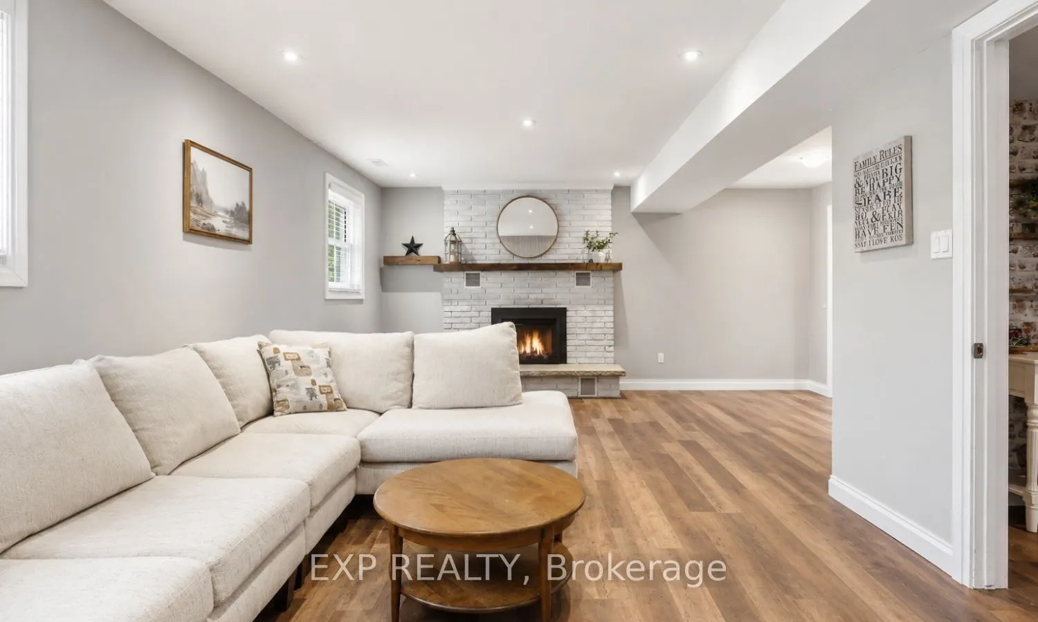 72 Crestlynn Crescent