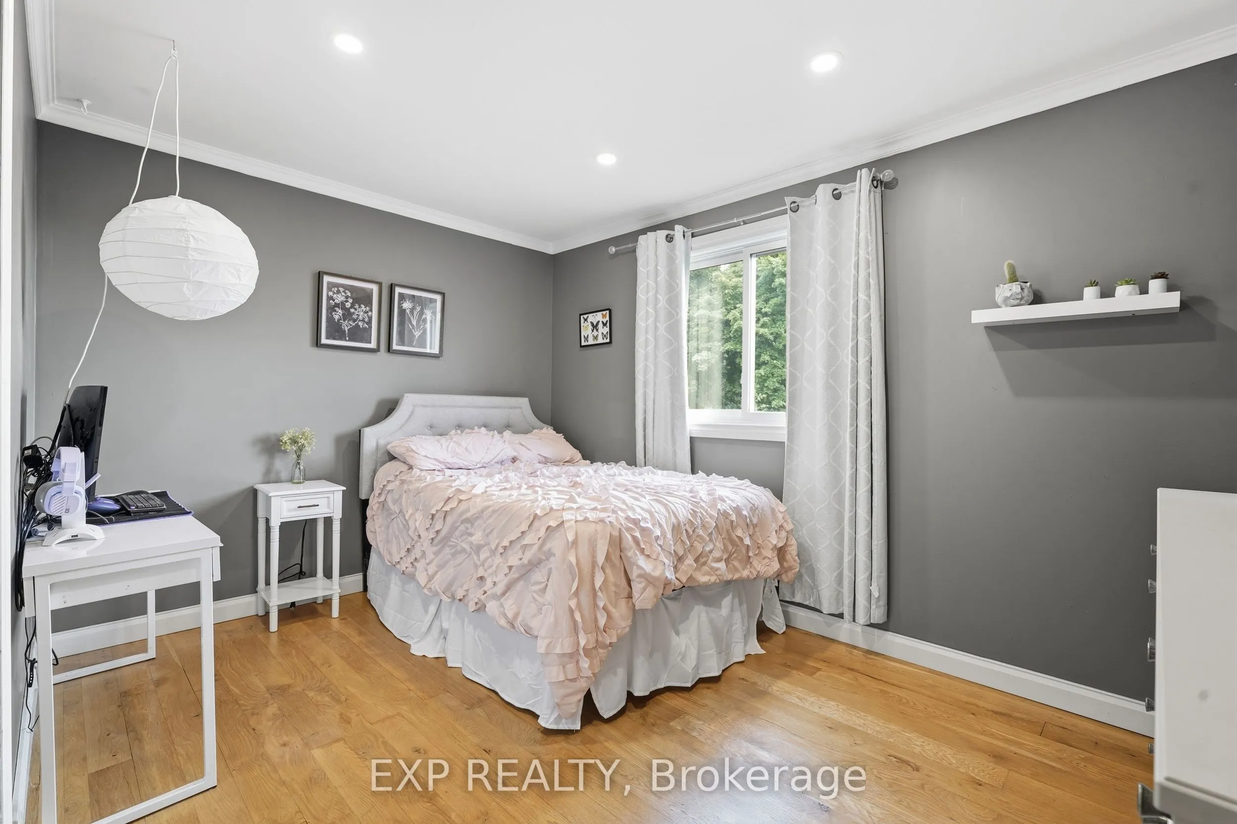 72 Crestlynn Crescent