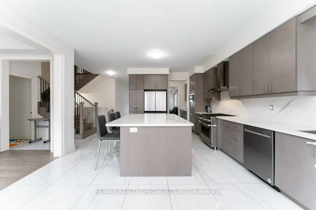 7 Grierson Trail #Upper