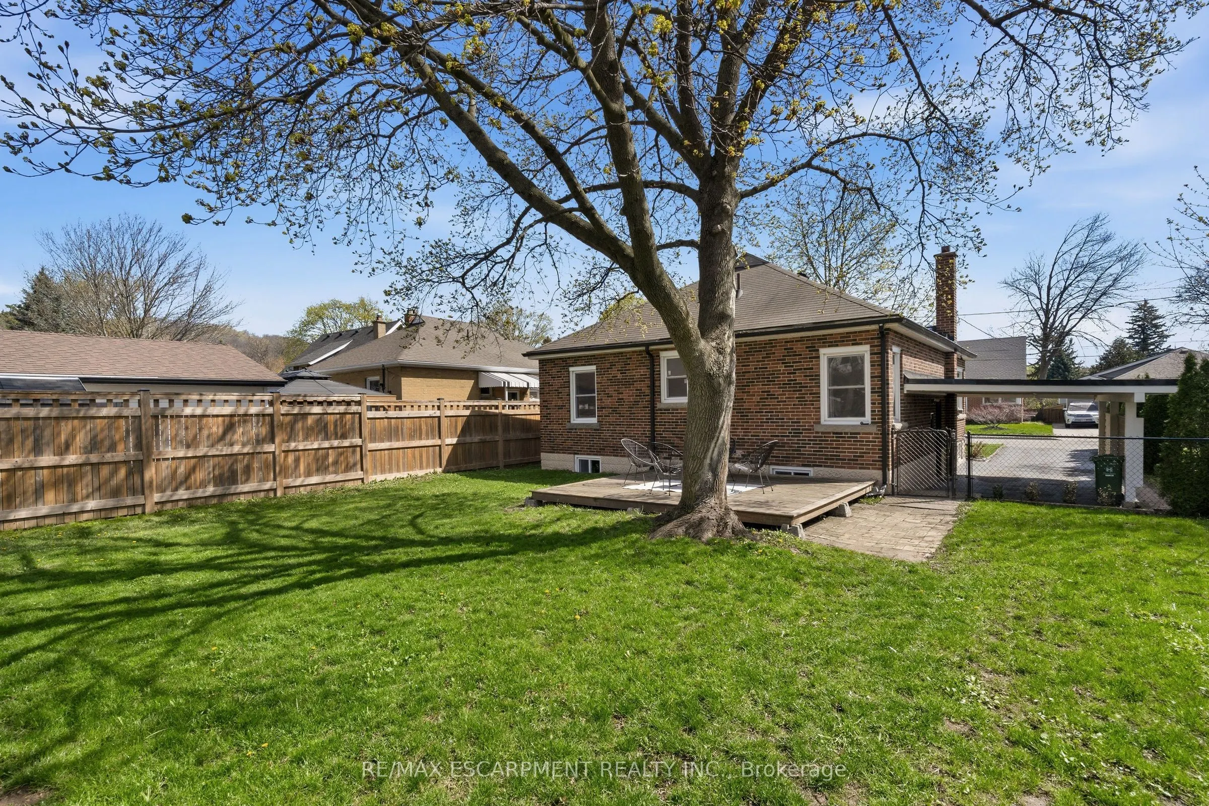 31 CAMERON Avenue