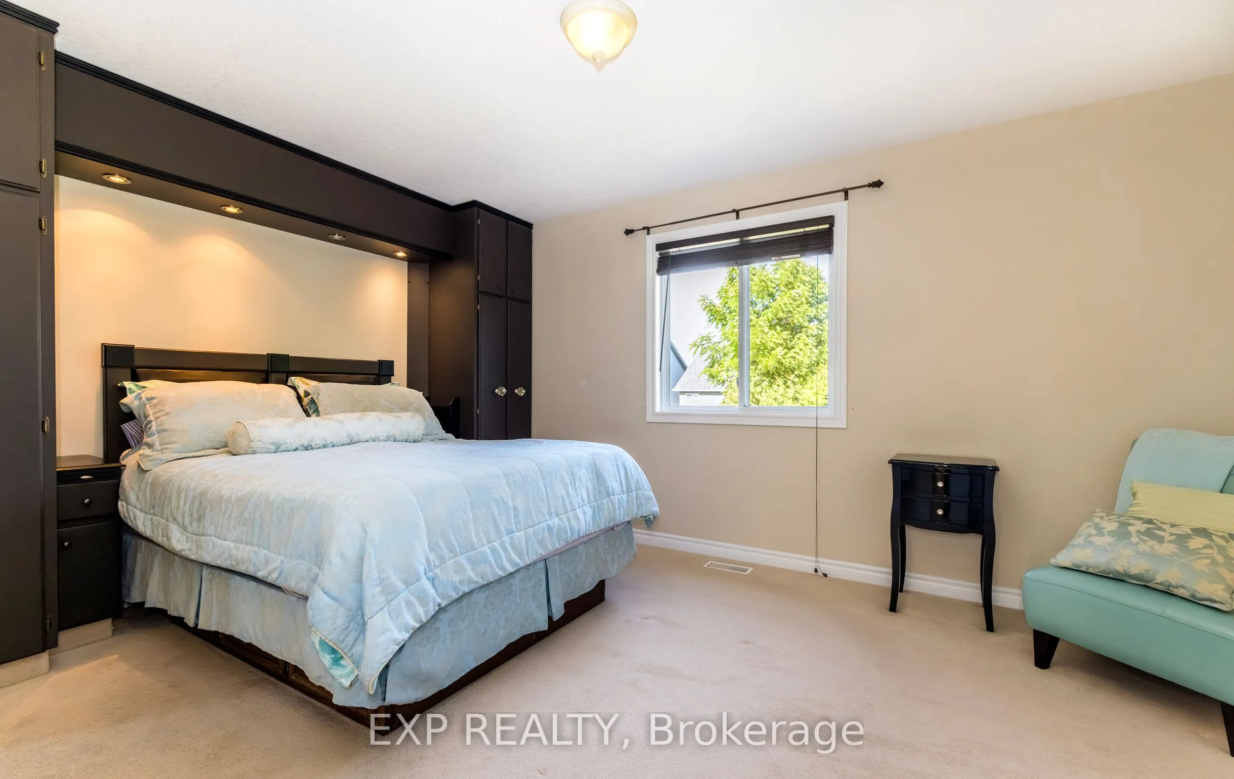 105 Hampson Crescent