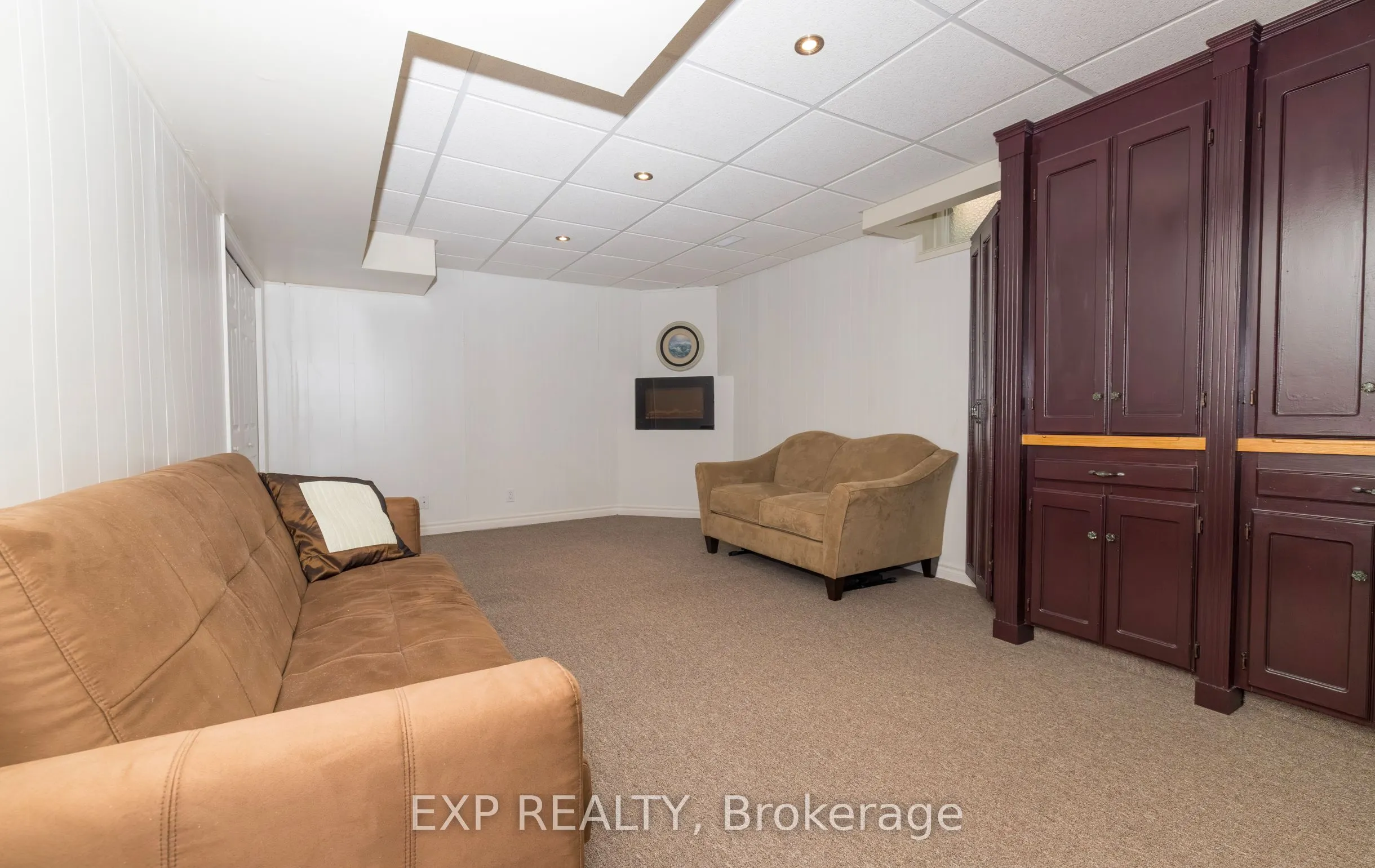 105 Hampson Crescent
