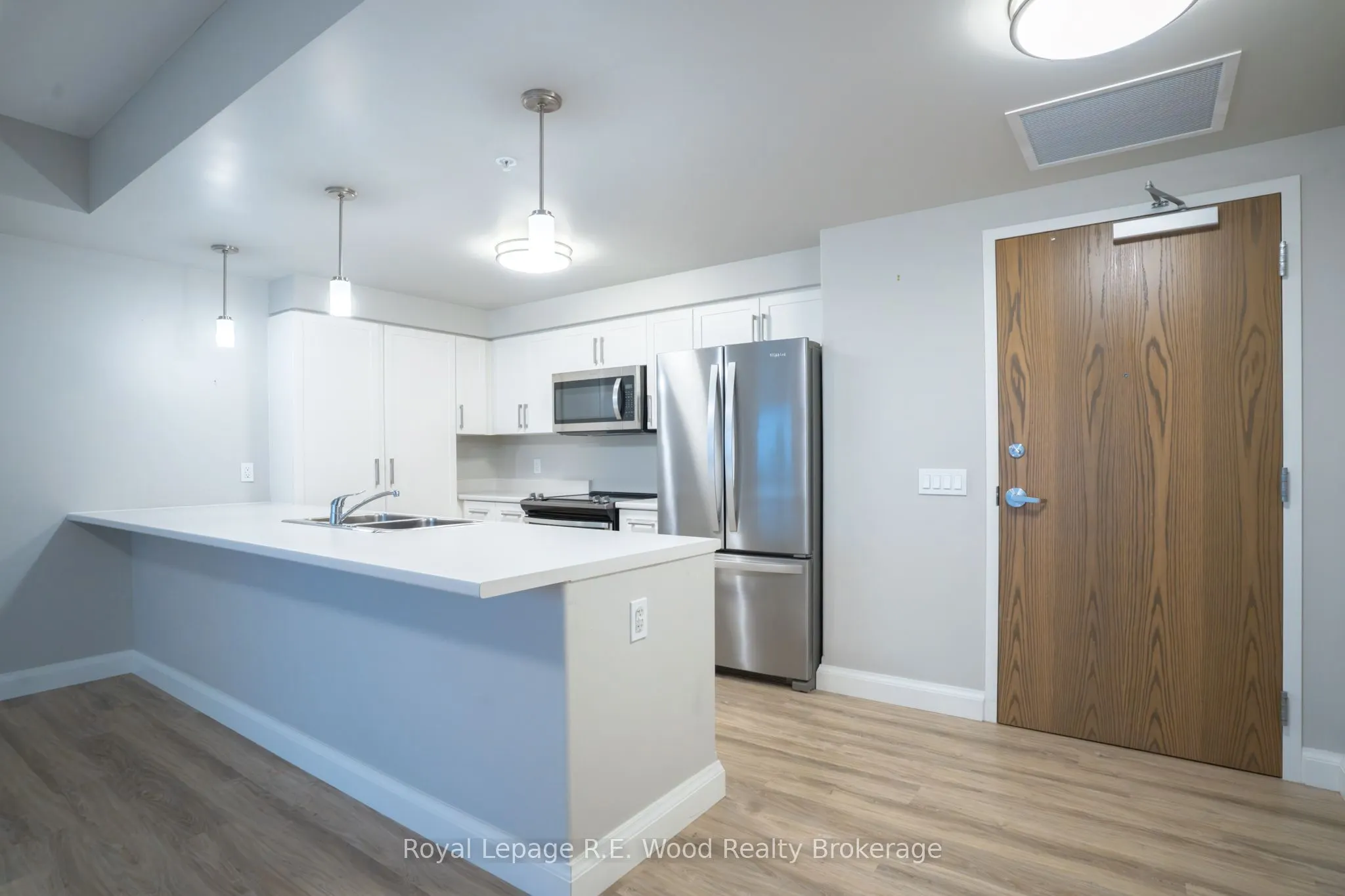 8 Centre Street #202