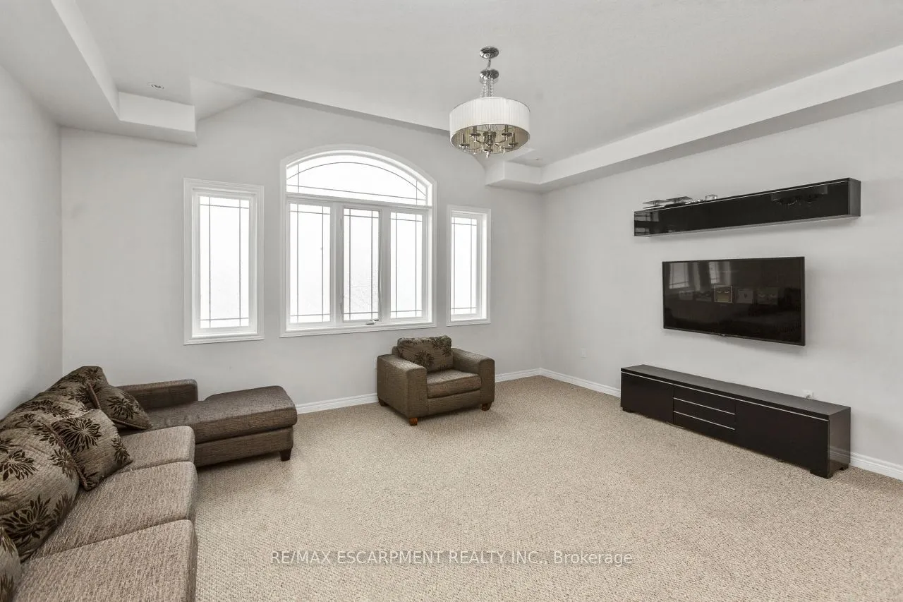 183 Pelech Crescent