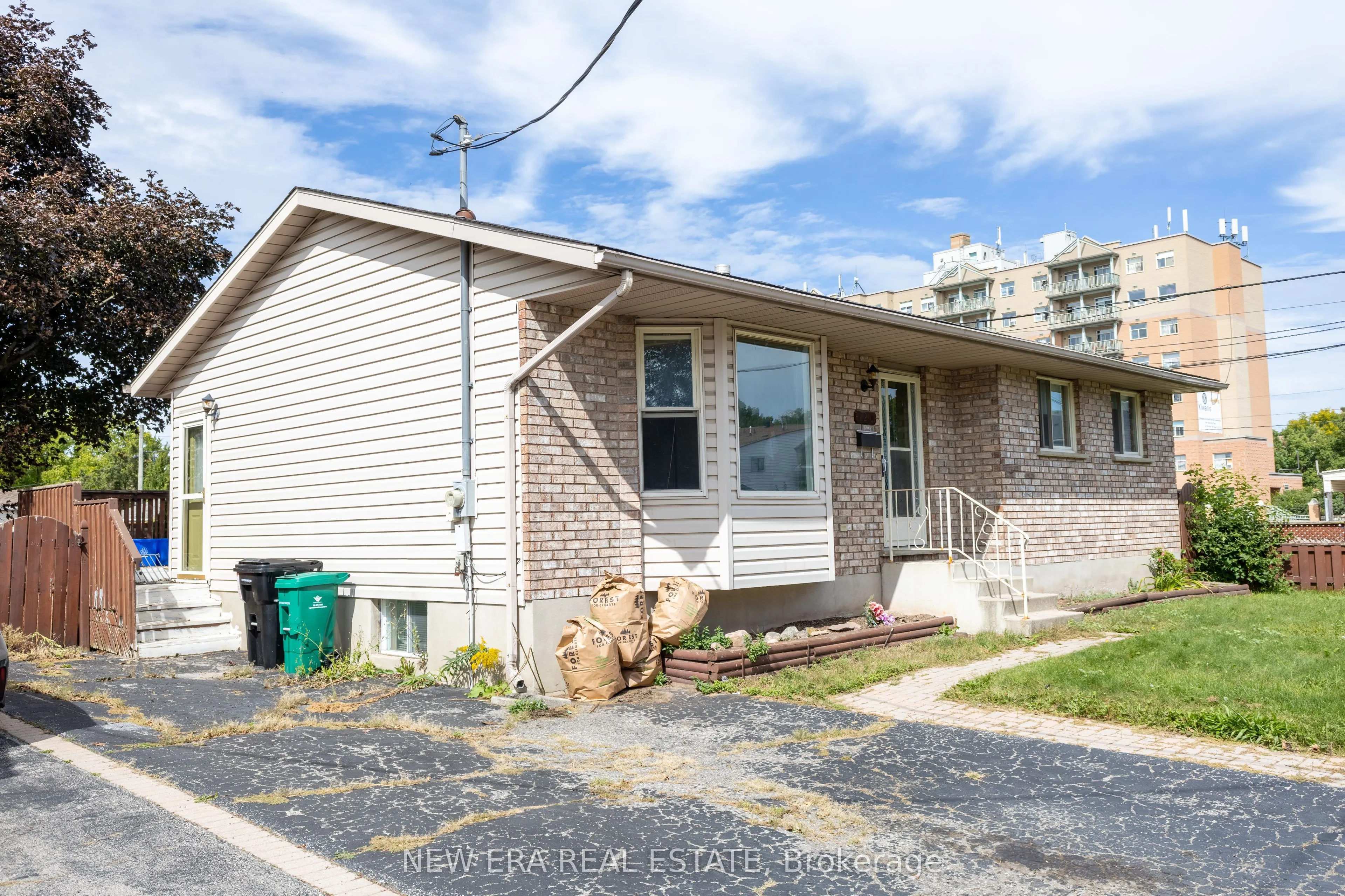 120 Union Street S