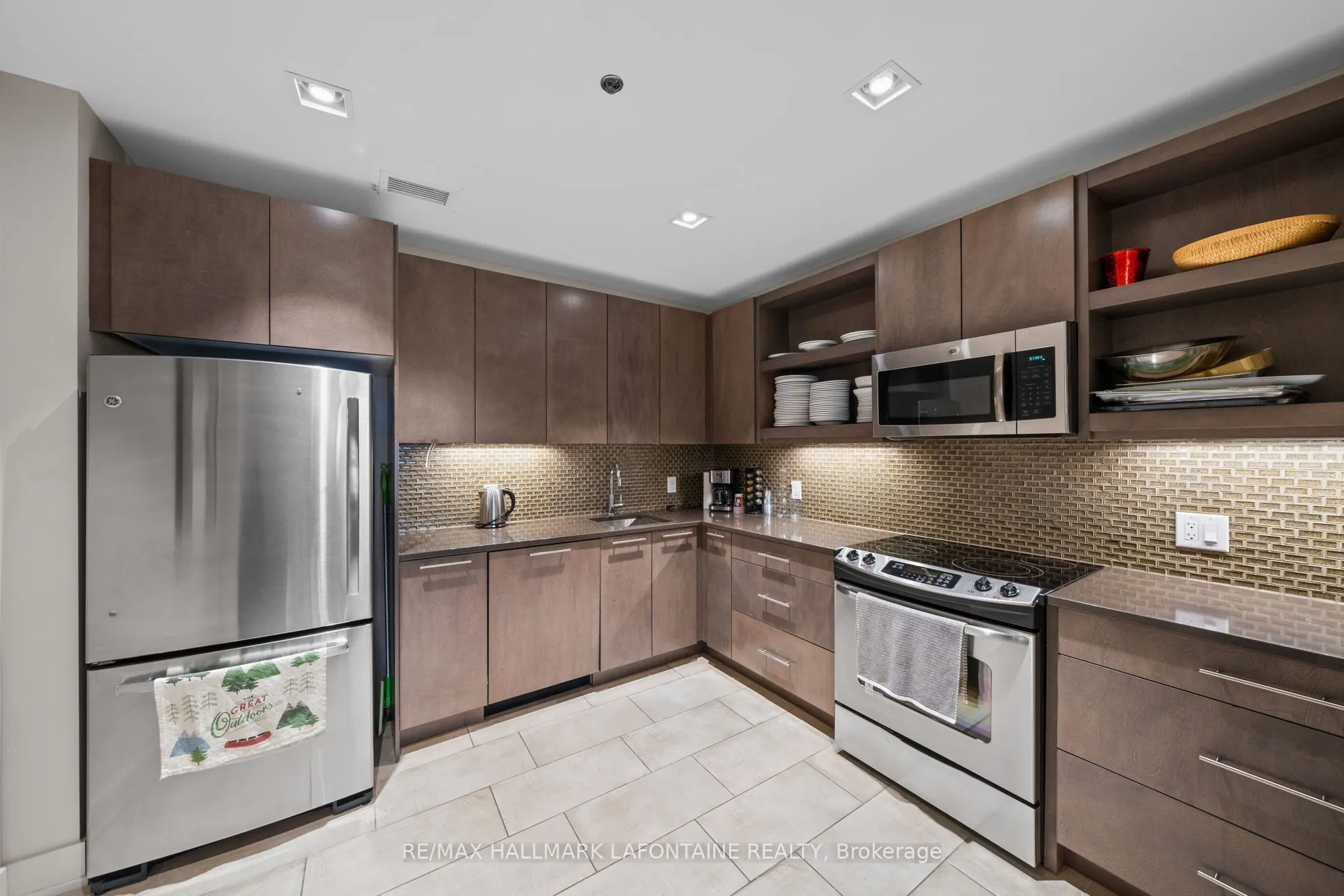 88 Richmond Road #204
