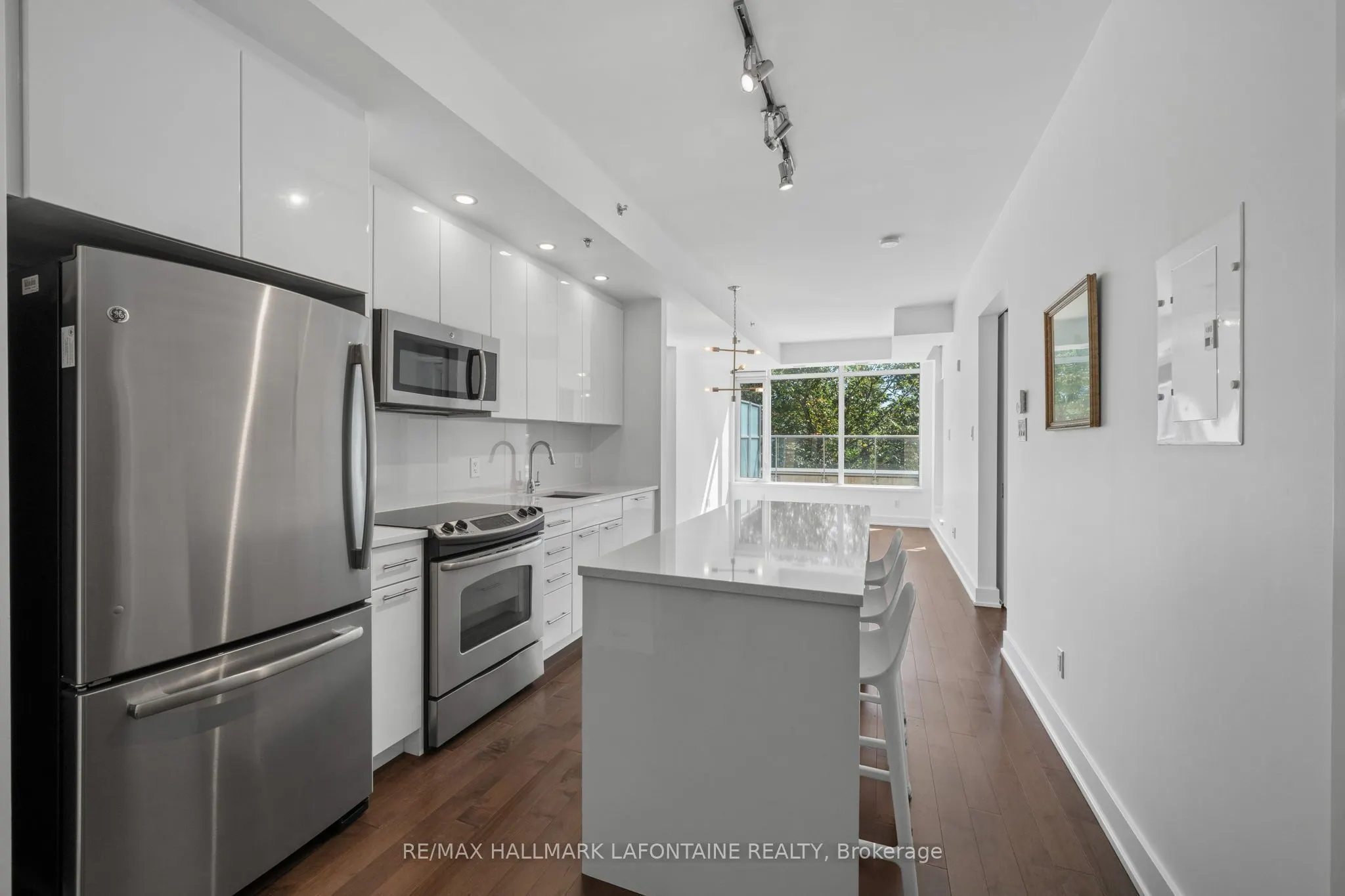 88 Richmond Road #204