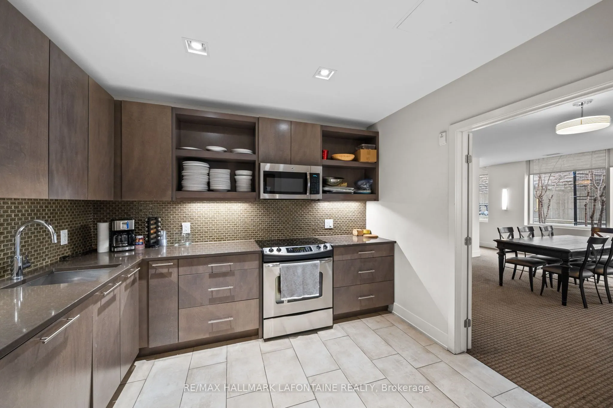 88 Richmond Road #204