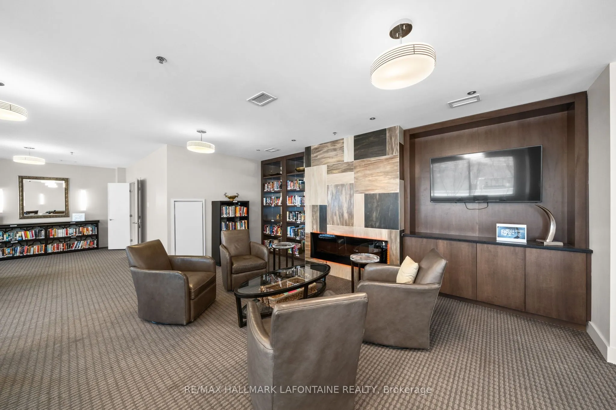 88 Richmond Road #204