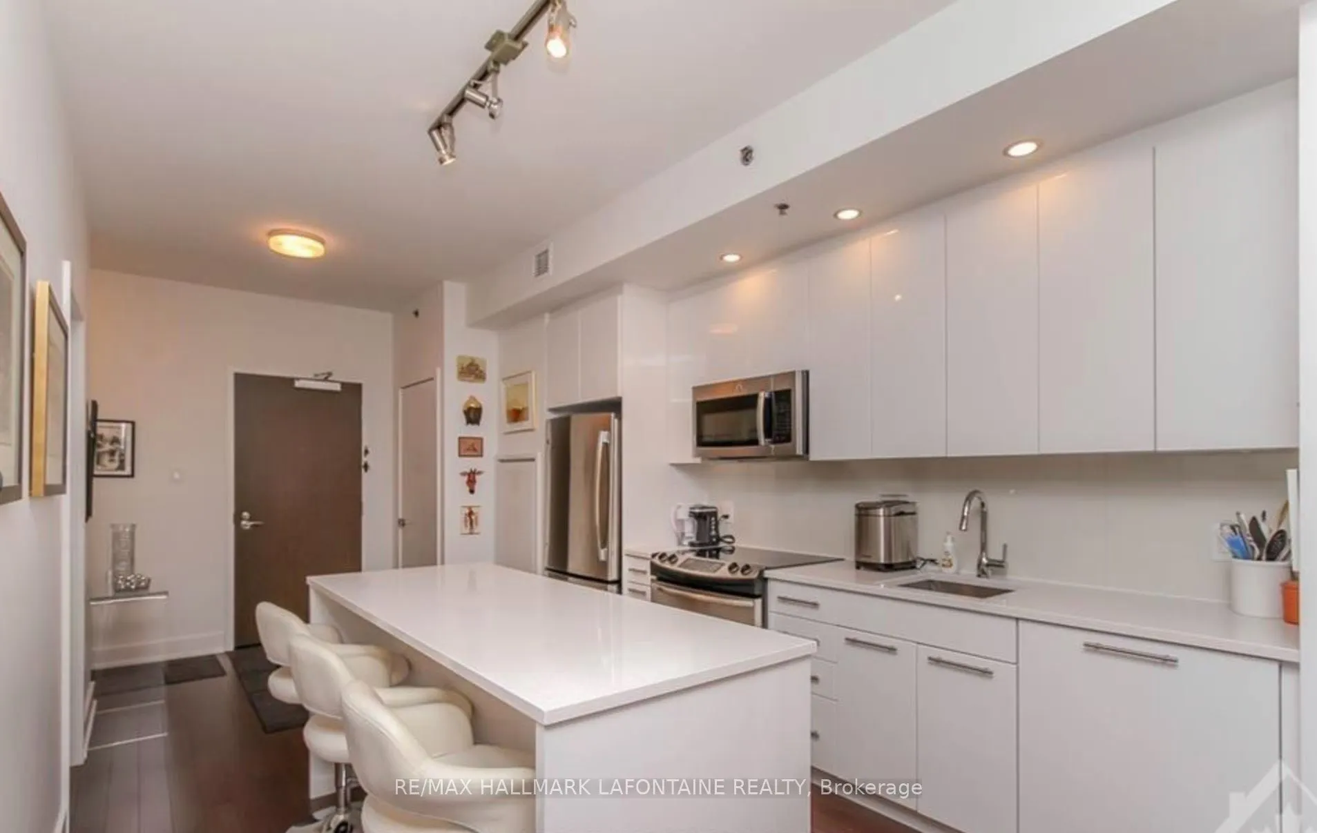 88 Richmond Road #204