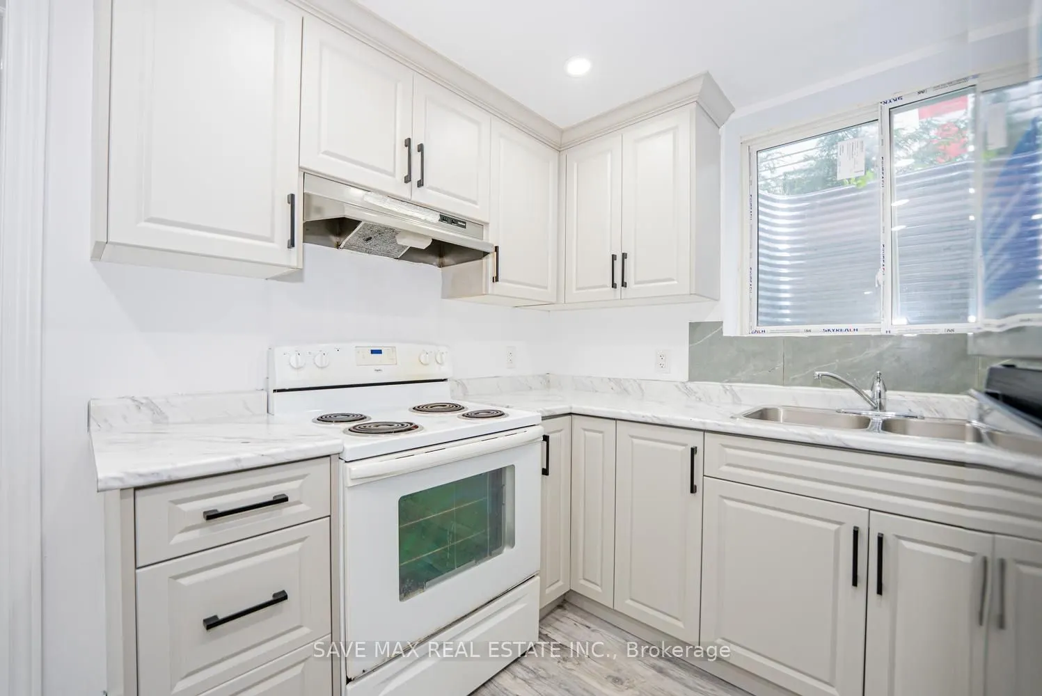 336 Imperial Road S