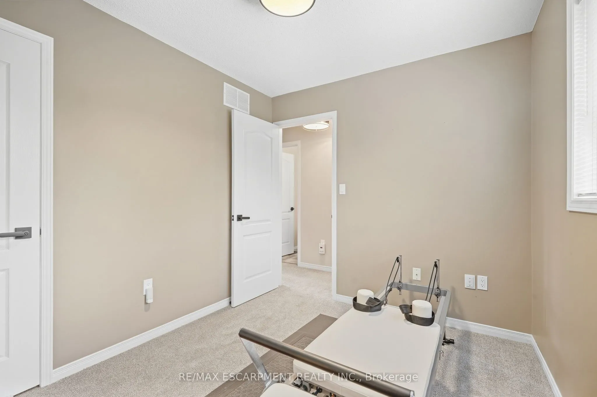 14 KENYON Crescent