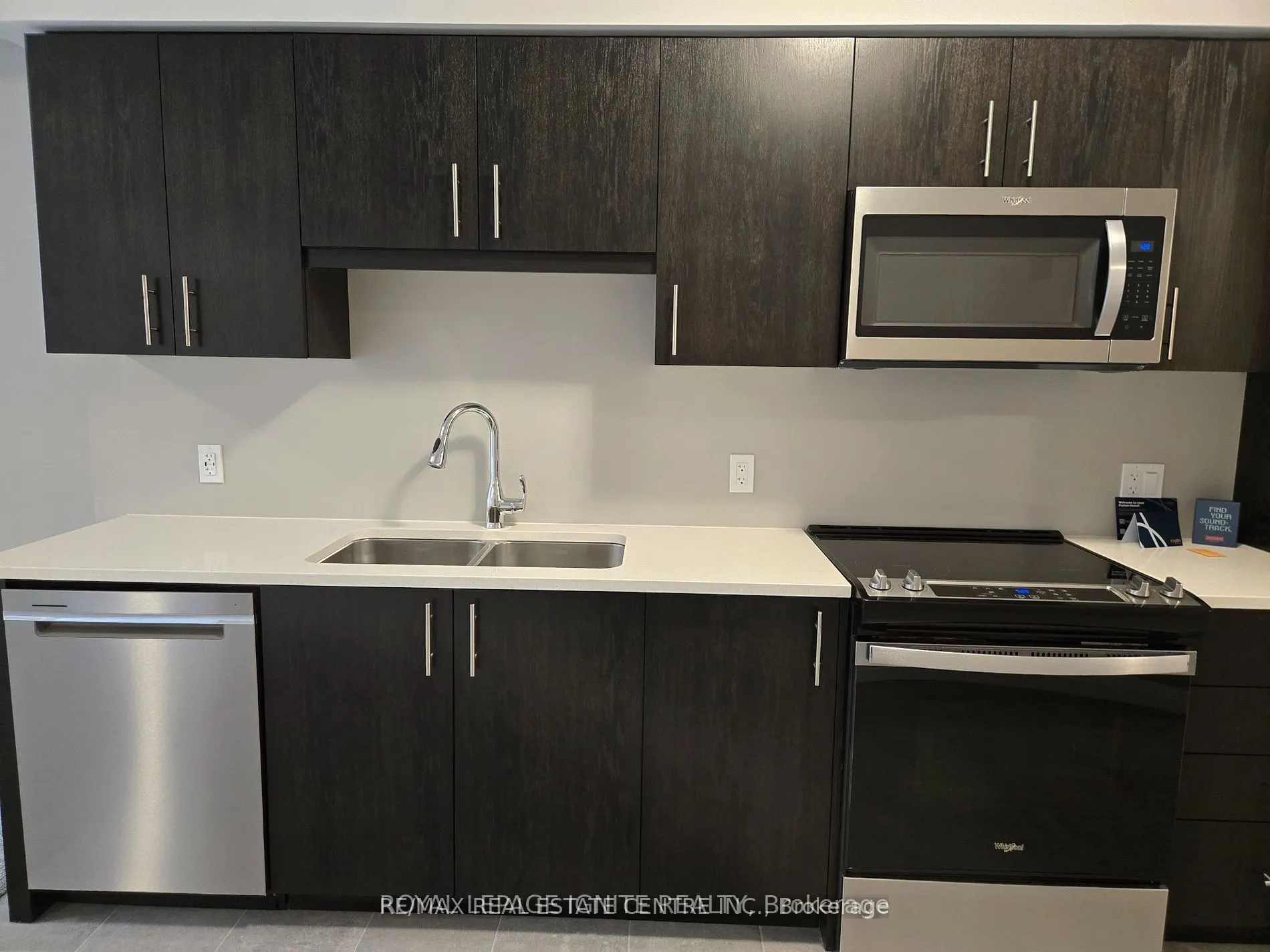 93 Arthur Street S #810