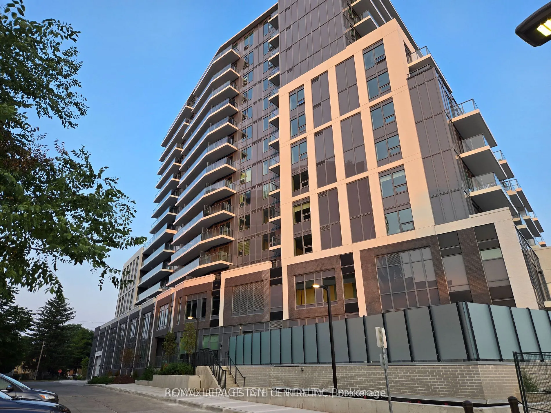 93 Arthur Street S #810