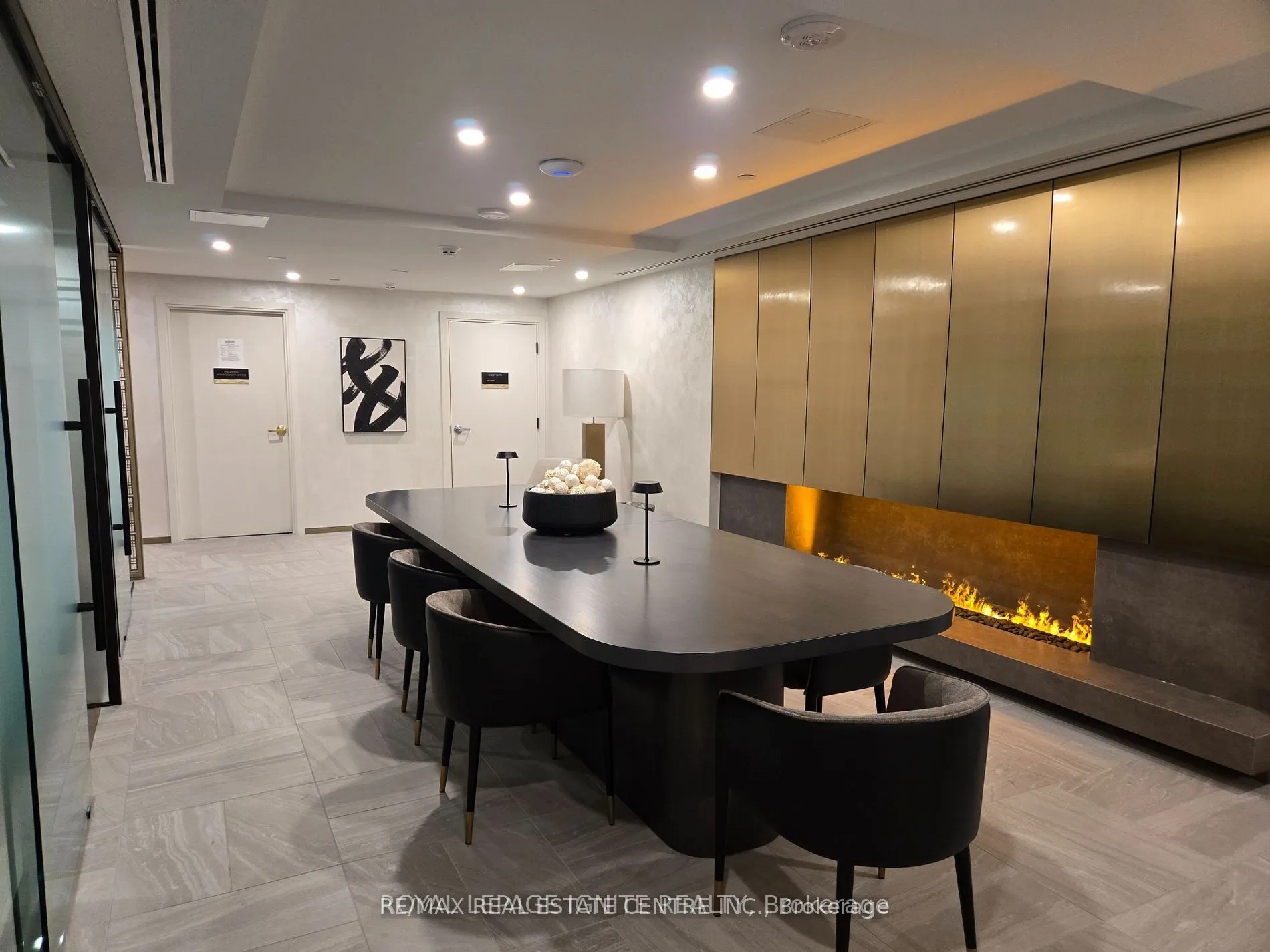 93 Arthur Street S #810