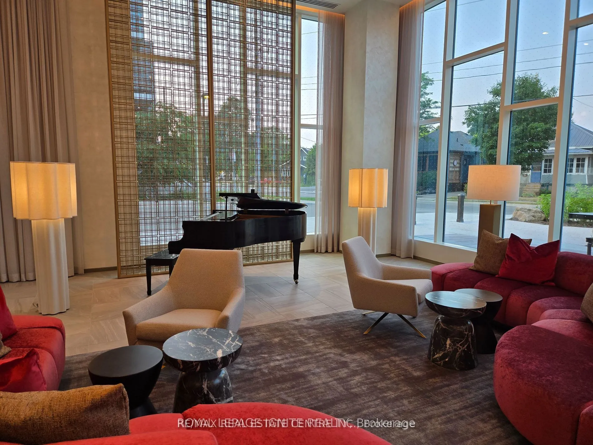 93 Arthur Street S #810