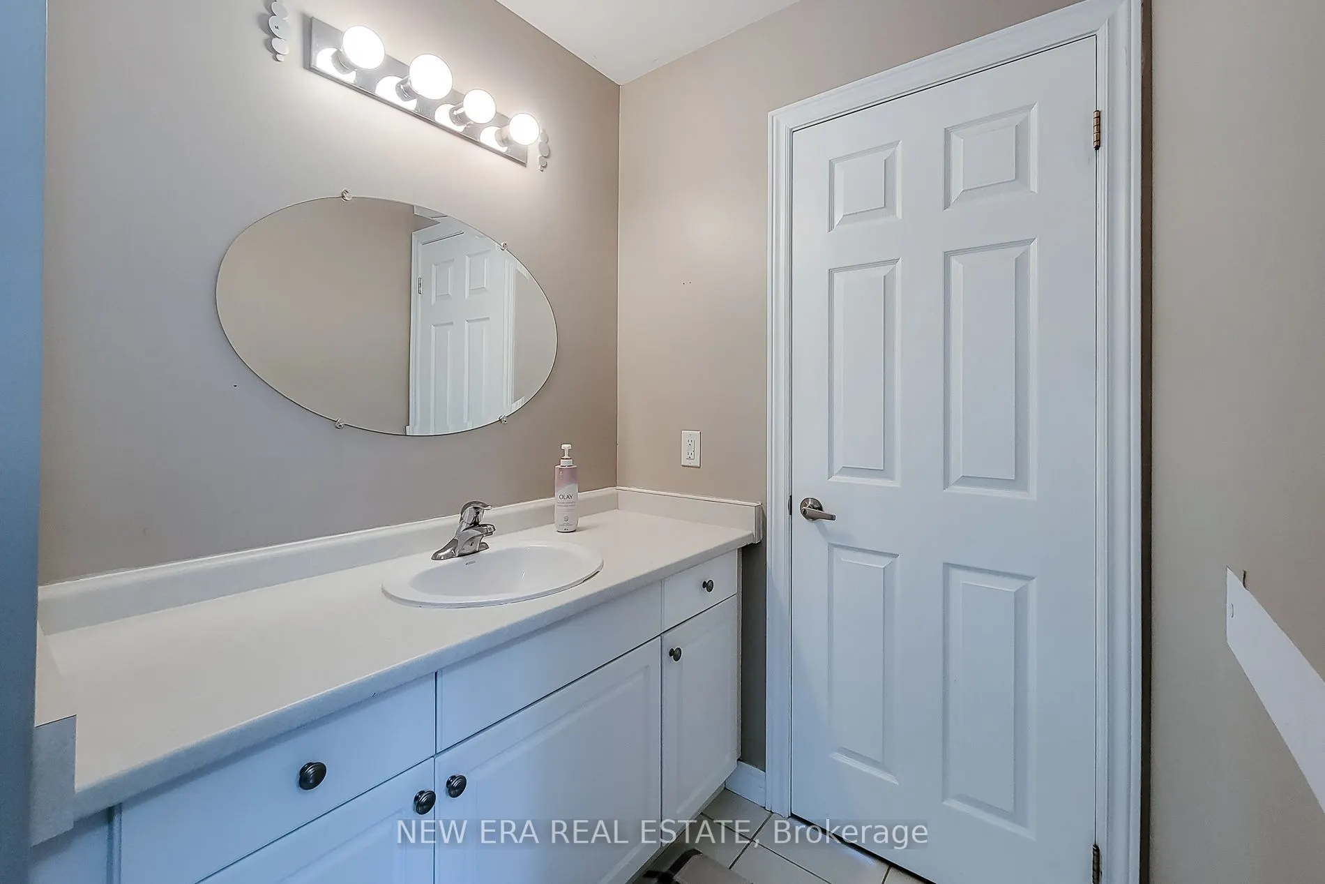 214 Cloverleaf Drive
