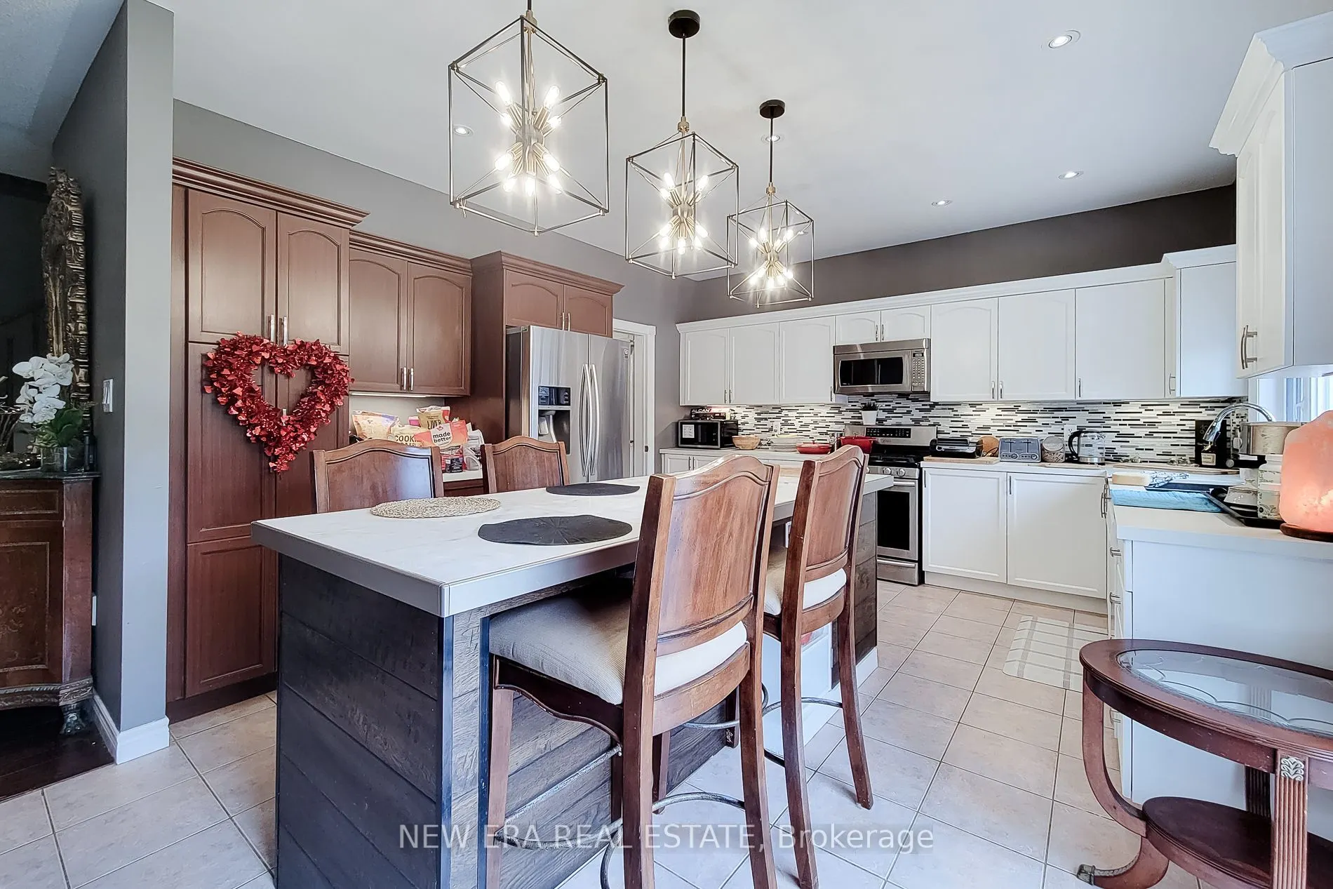 214 Cloverleaf Drive