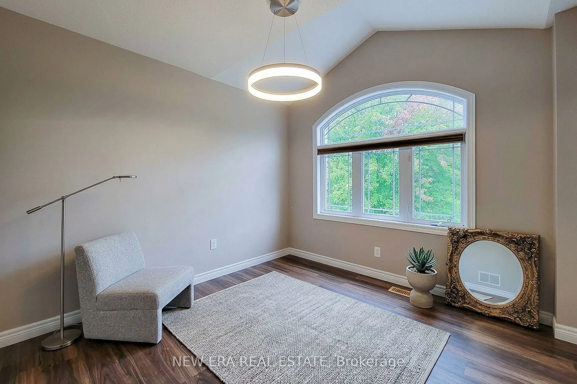 214 Cloverleaf Drive