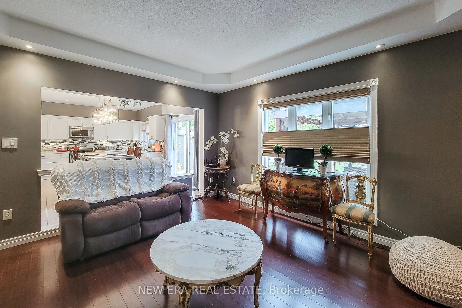 214 Cloverleaf Drive